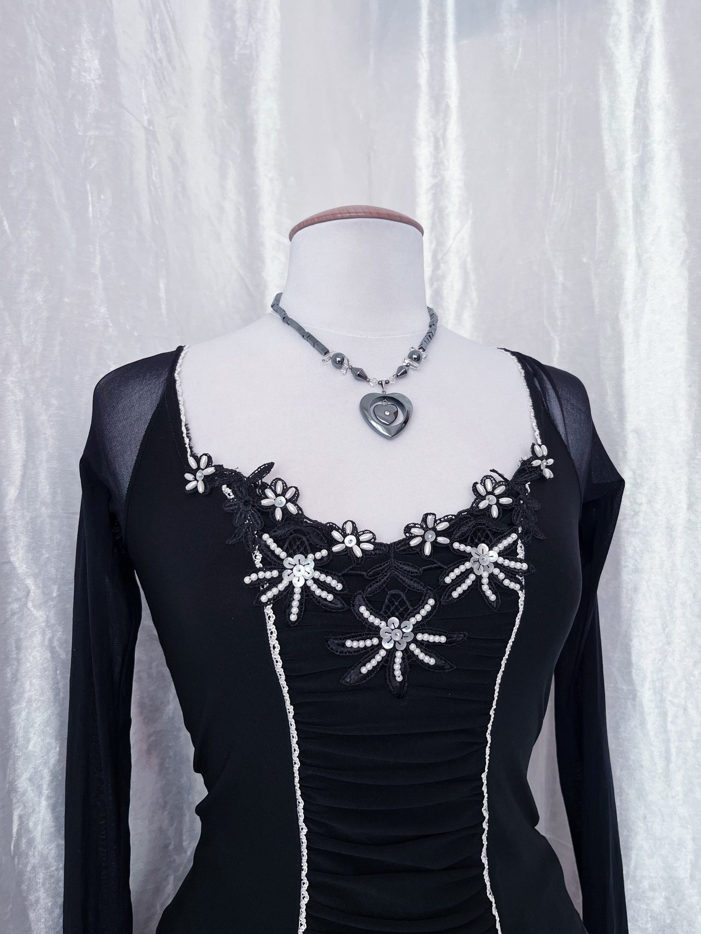 00’s dark fairy beaded top with mesh sleeves 🧚🏼