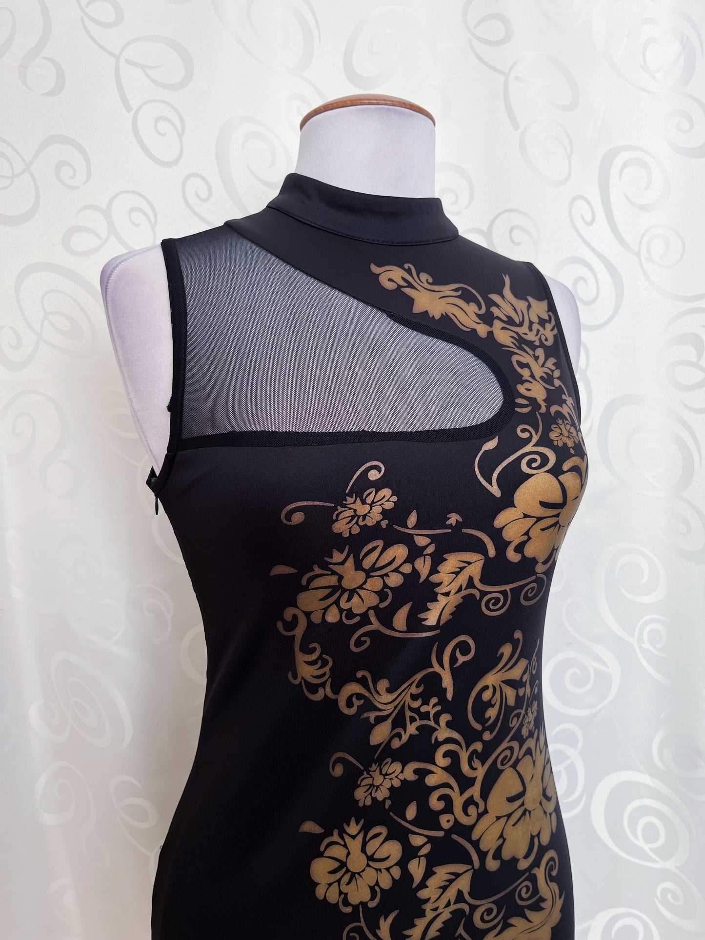 Asian style fitting dress with mesh details ✨