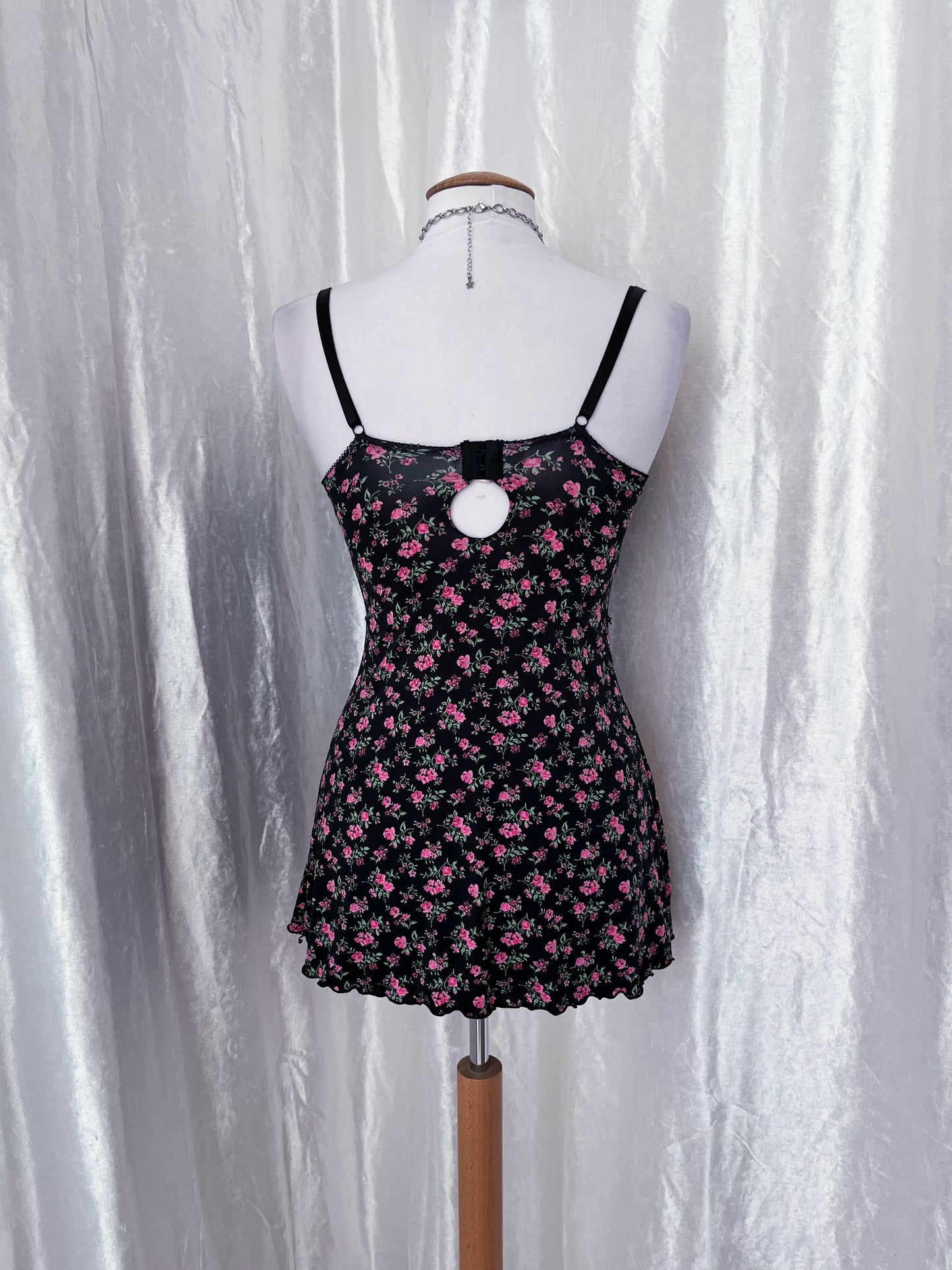 Beautiful floral babydoll with lace detail 🌸