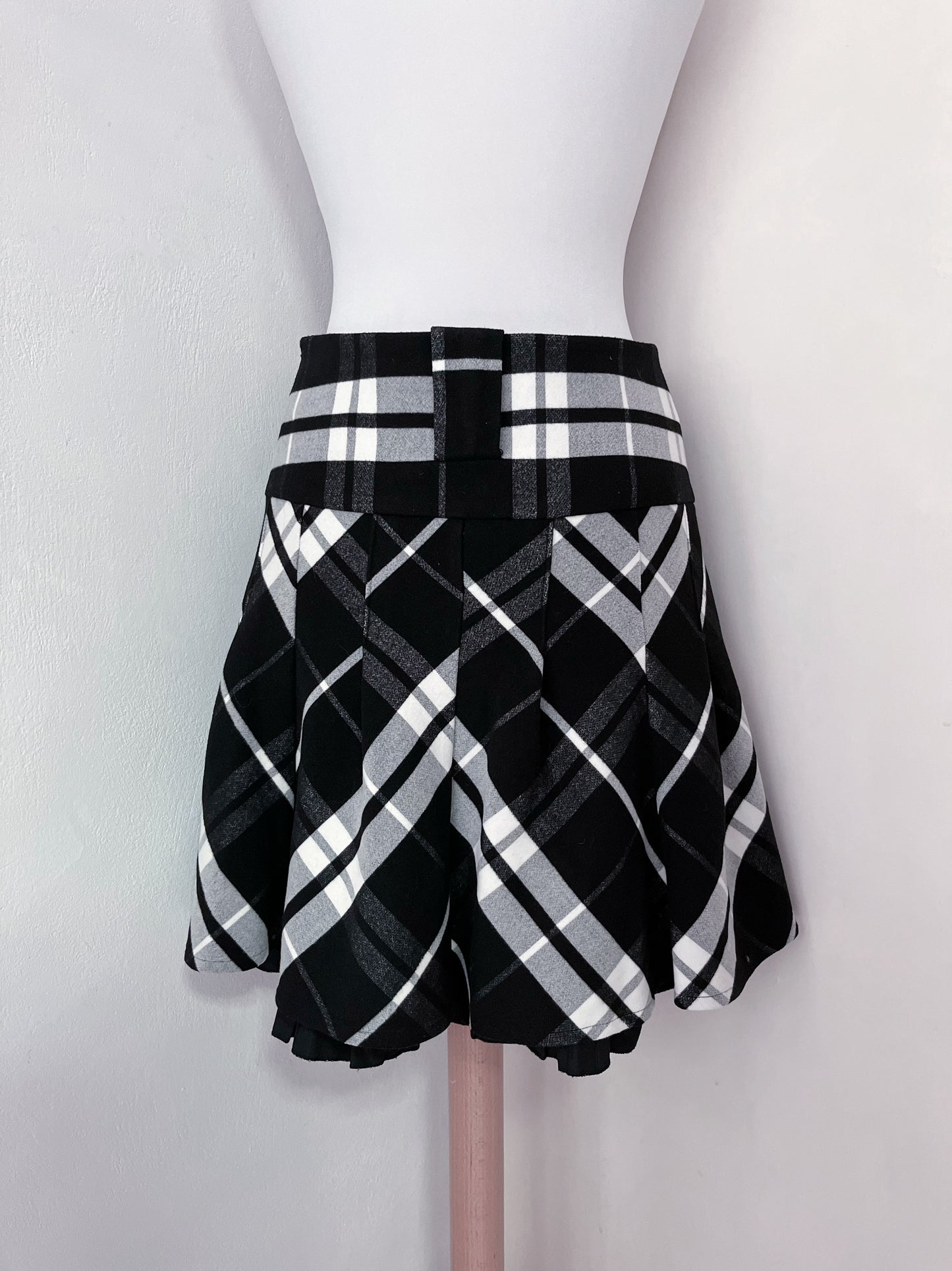 00’s checked tartan winter skirt 🕷️