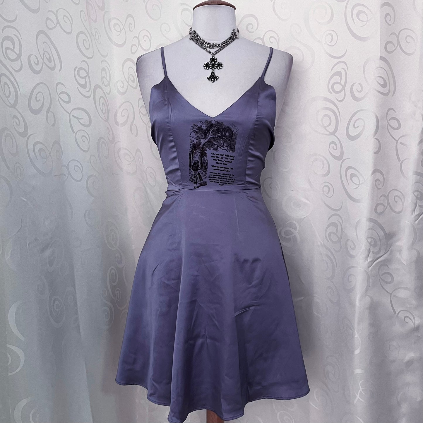 We're all mad here Reworked 00's deadstock purple dress 🍰🐛
