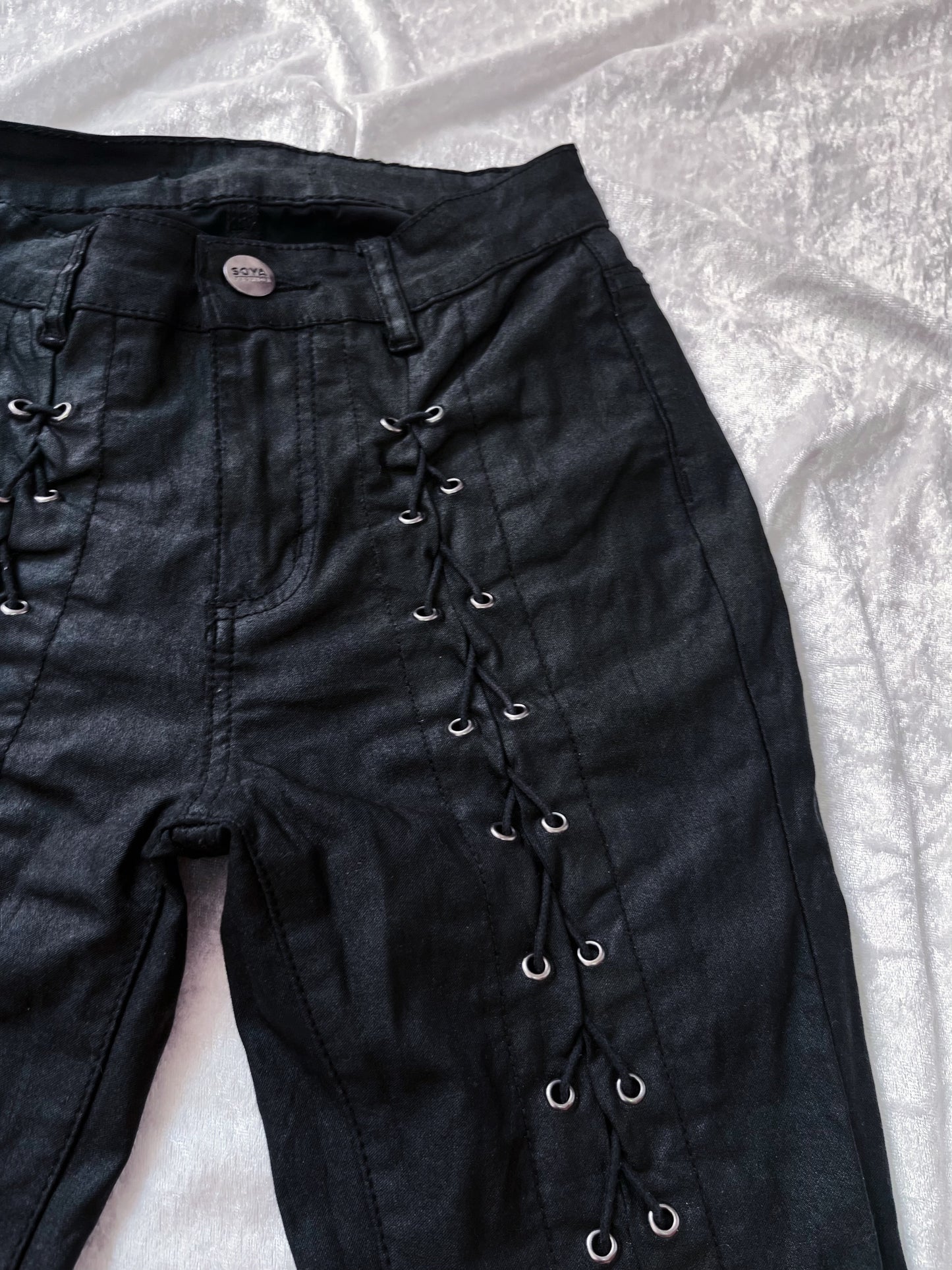 Gothic lace-up faux leather jeans 🦇