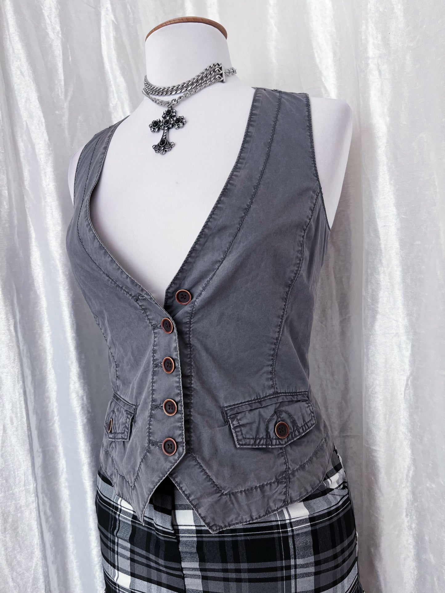 Perfect grey vest 🕸️