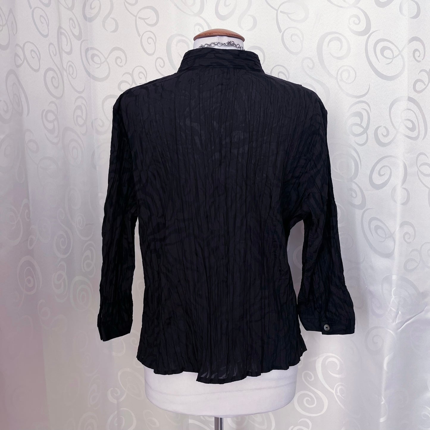 00βs Gothic shirt with mesmerising magenta details ππ