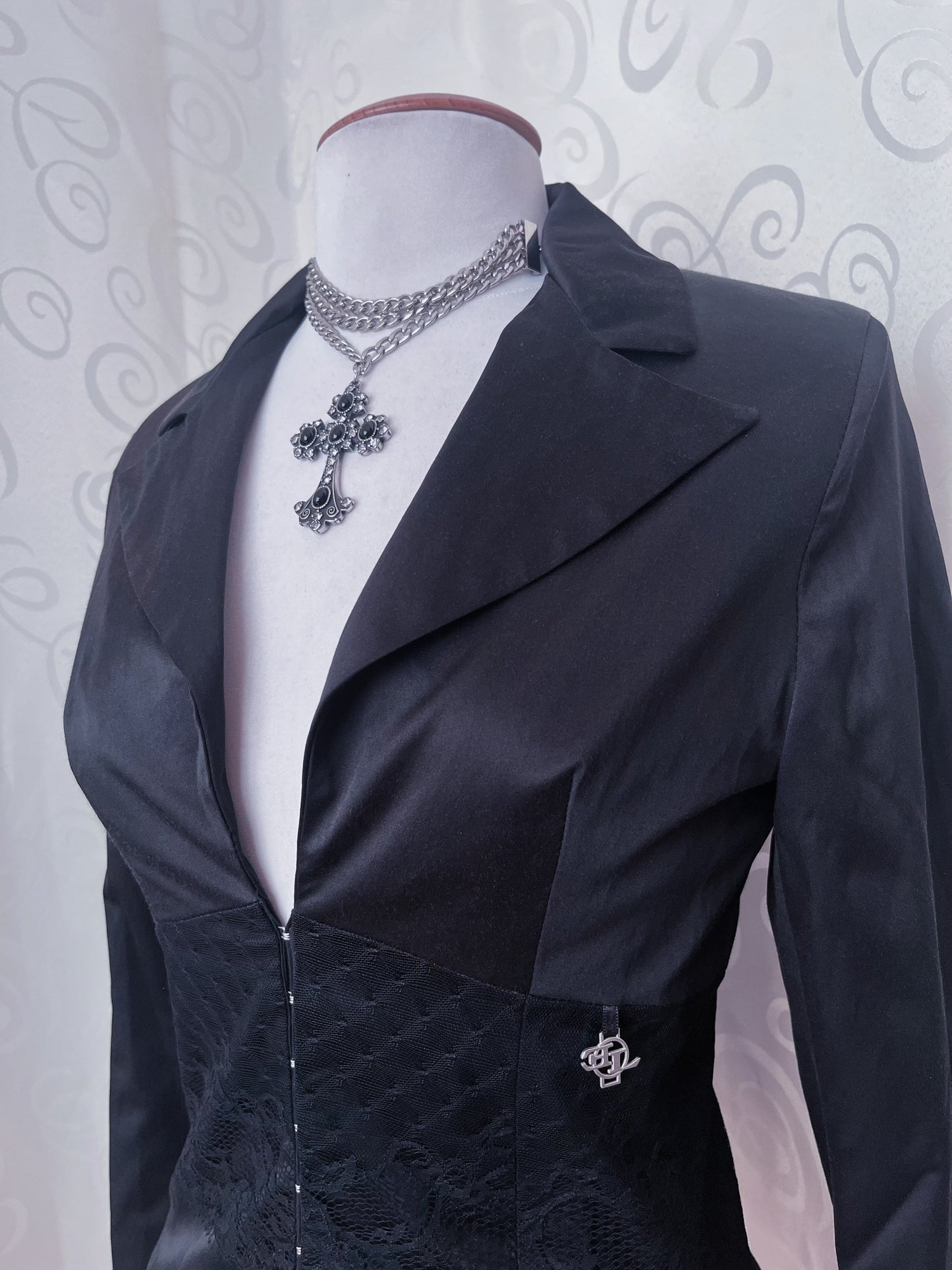 00’s Gothic black blazer with lace detail 🦇🕸️