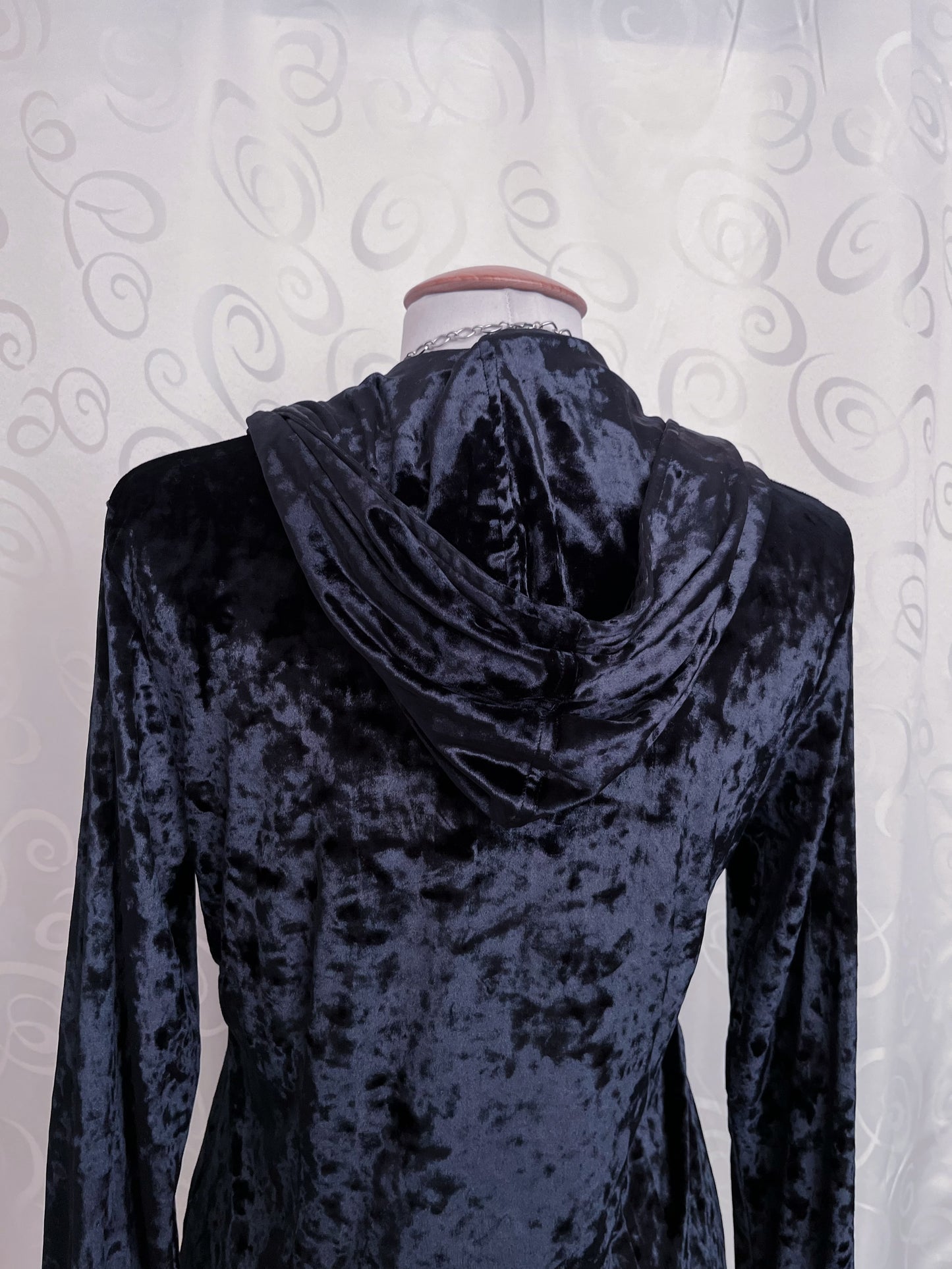 Vintage whimsygoth velvet shirt with hood on the back 🌀