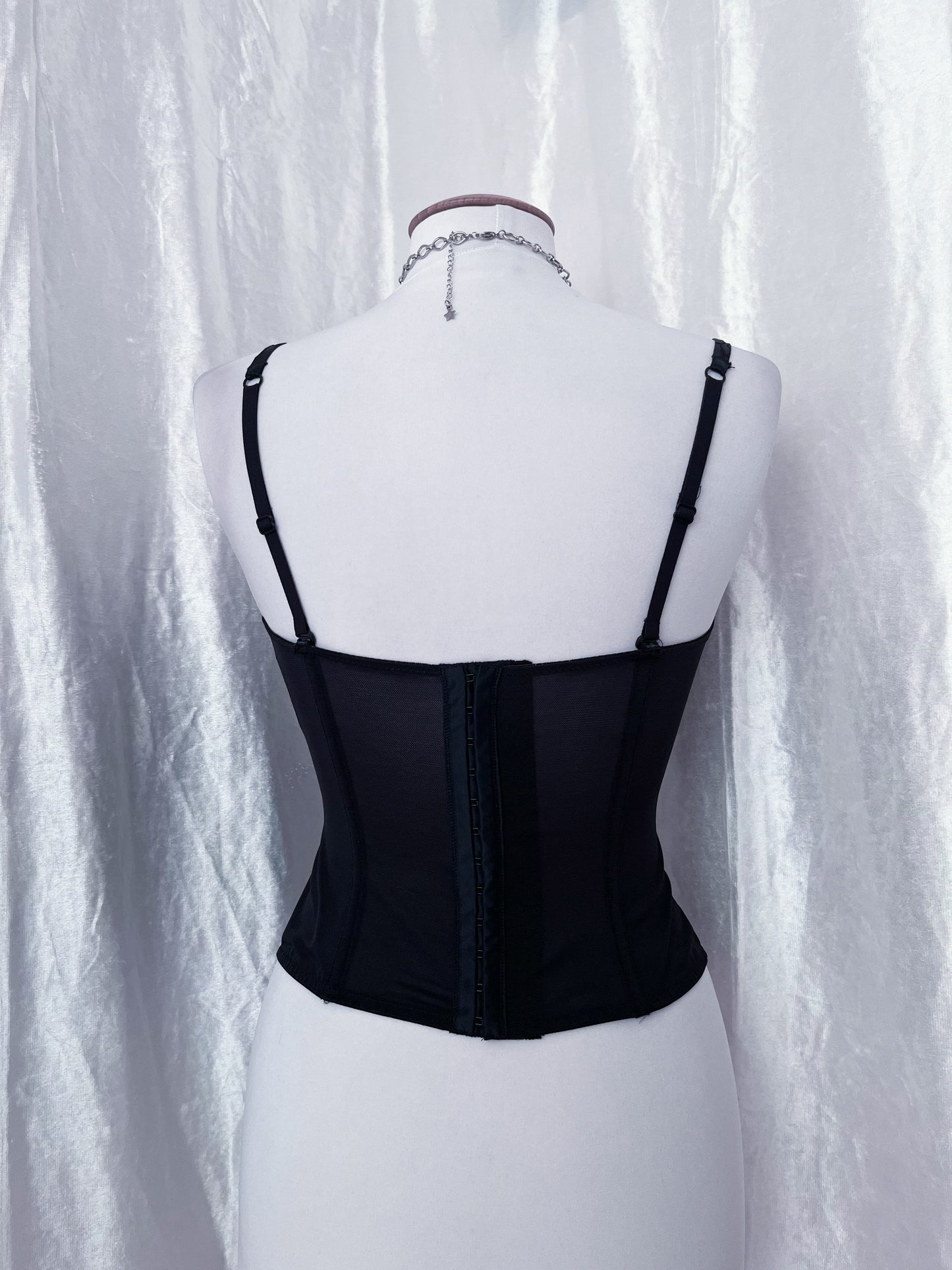 Dark fairy saten corset with velvet embroidery detail 🕸️🌷