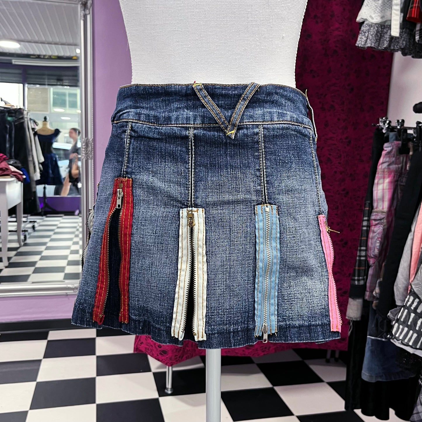 00’s iconic denim skirt with zipper details 🤐