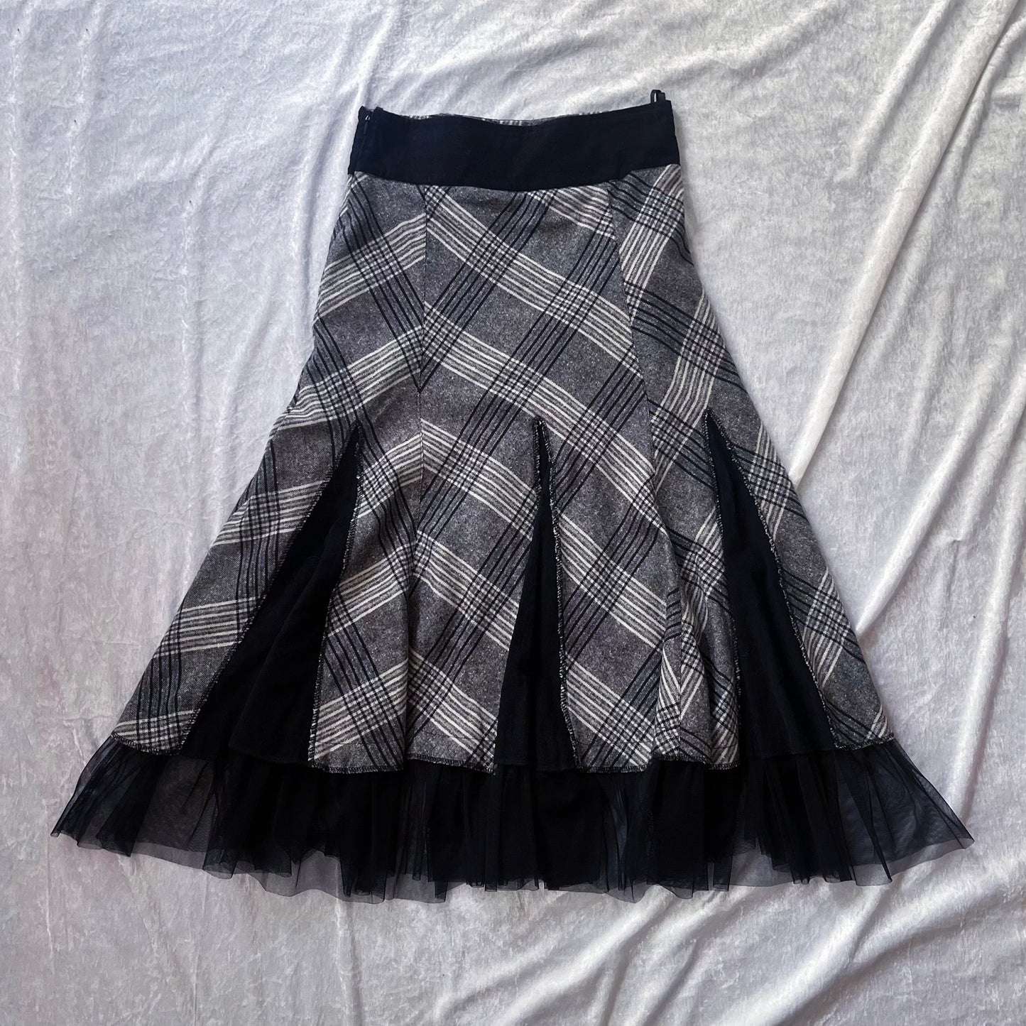 00’s witchy/mermaid tartan grey cotton skirt with tulle details 🖤