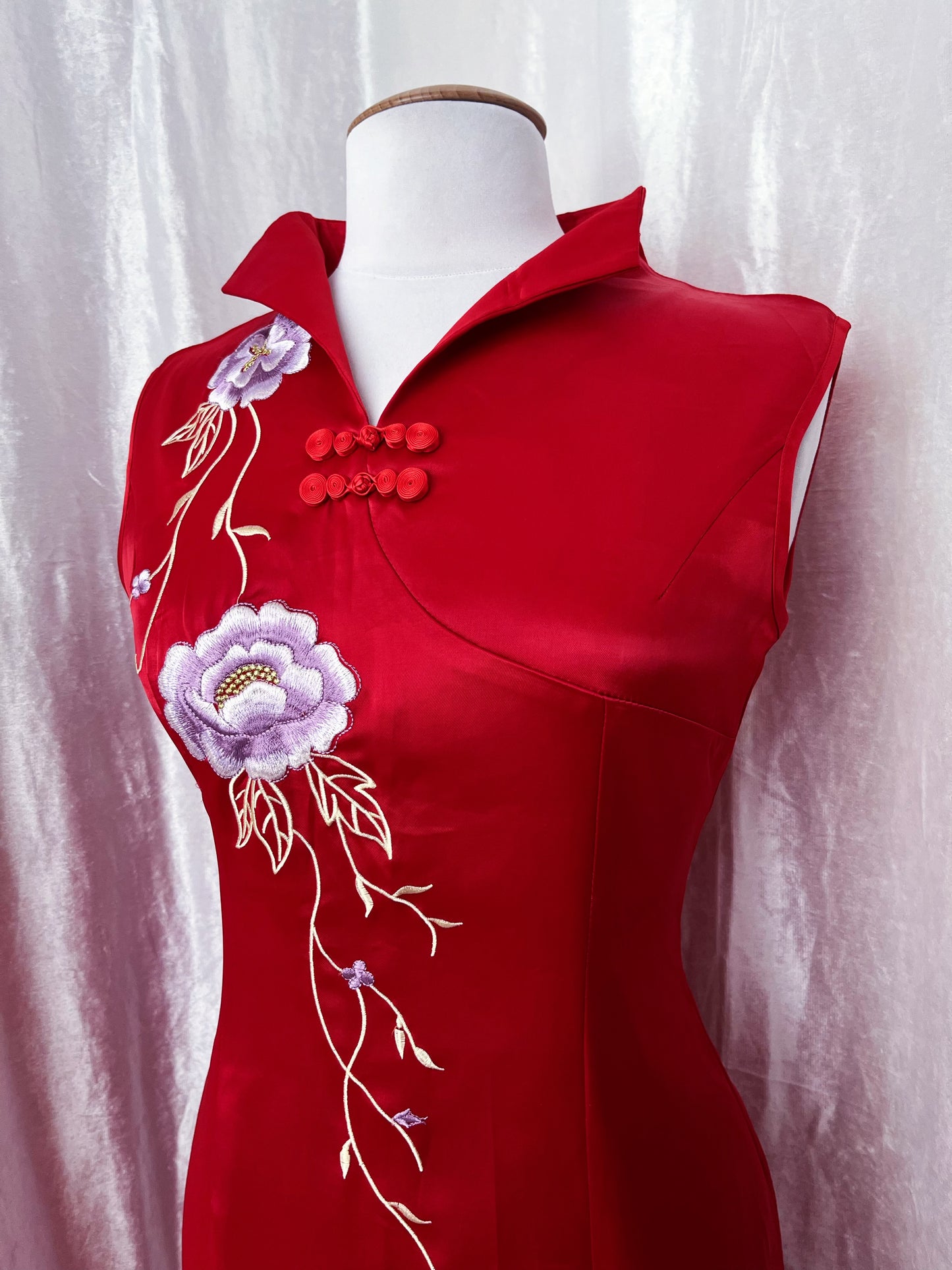 Stunning red Qipao/Cheongsam red dress with embroidery details 🍡👹