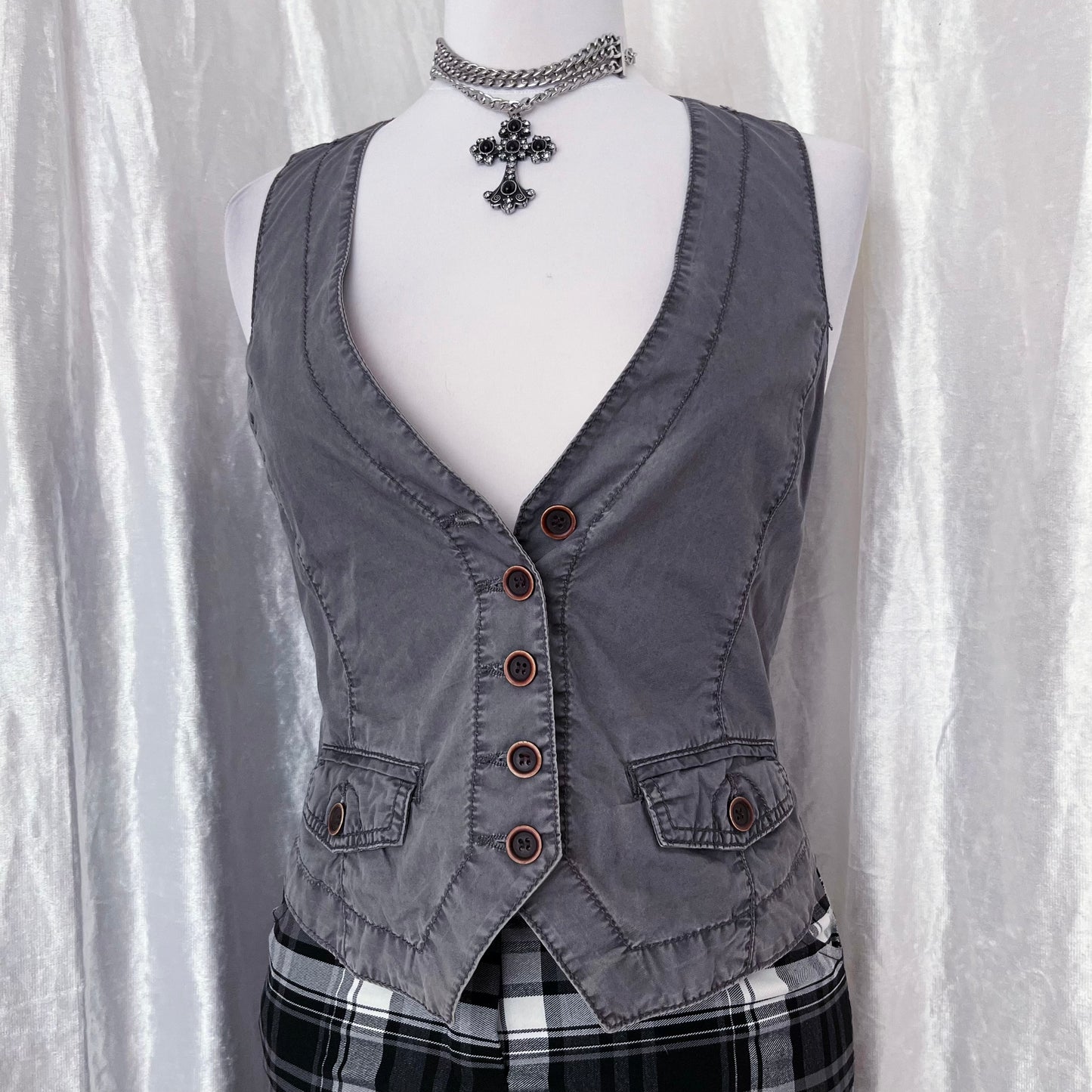 Perfect grey vest 🕸️