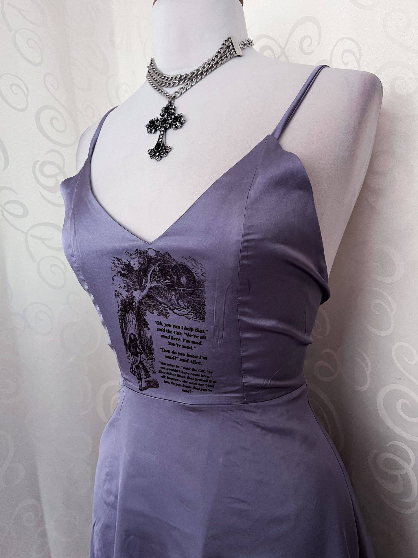 We're all mad here Reworked 00's deadstock purple dress 🍰🐛
