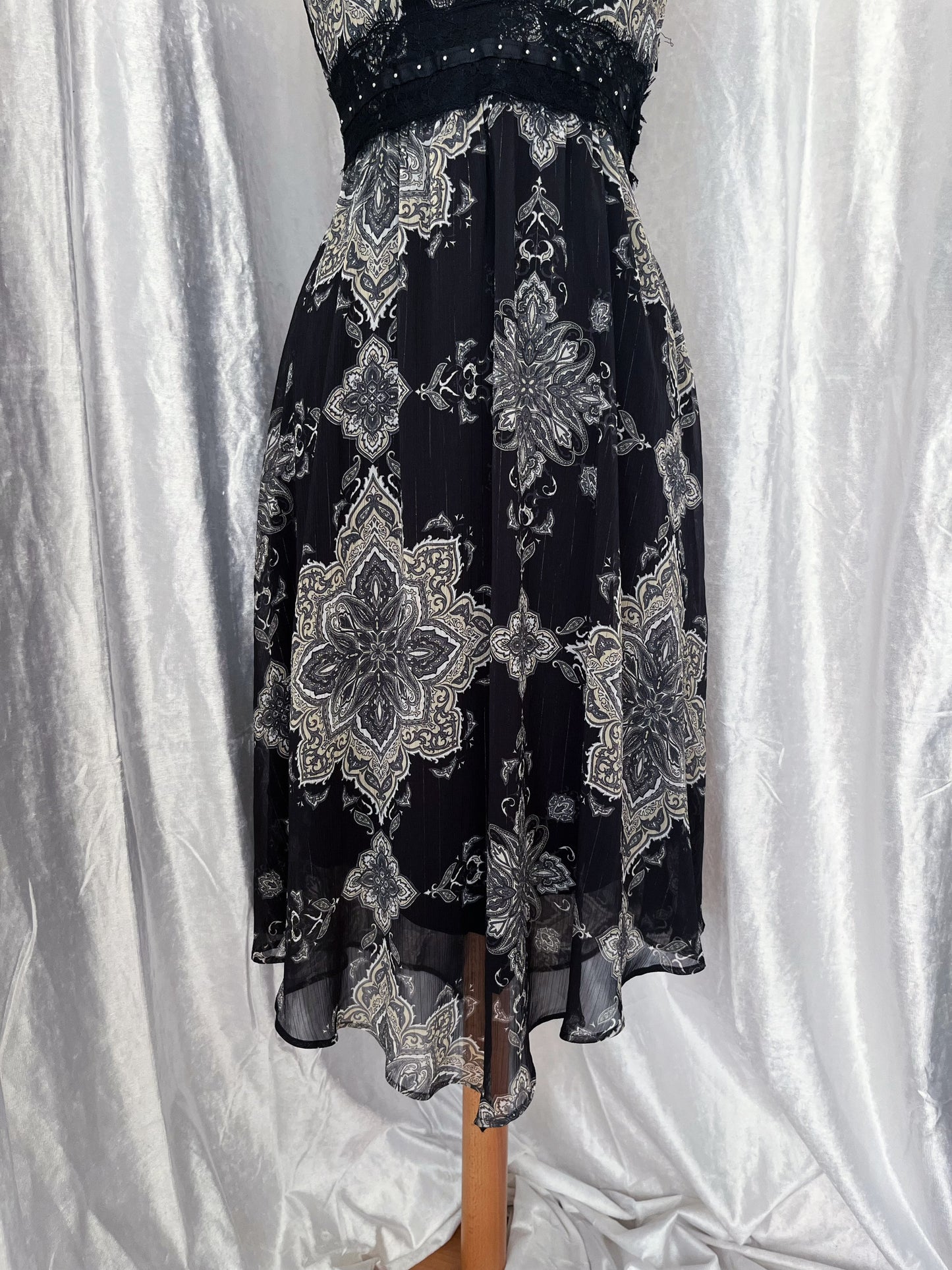 00's Orsay mesh dress with black lace detail 🕷️🍃