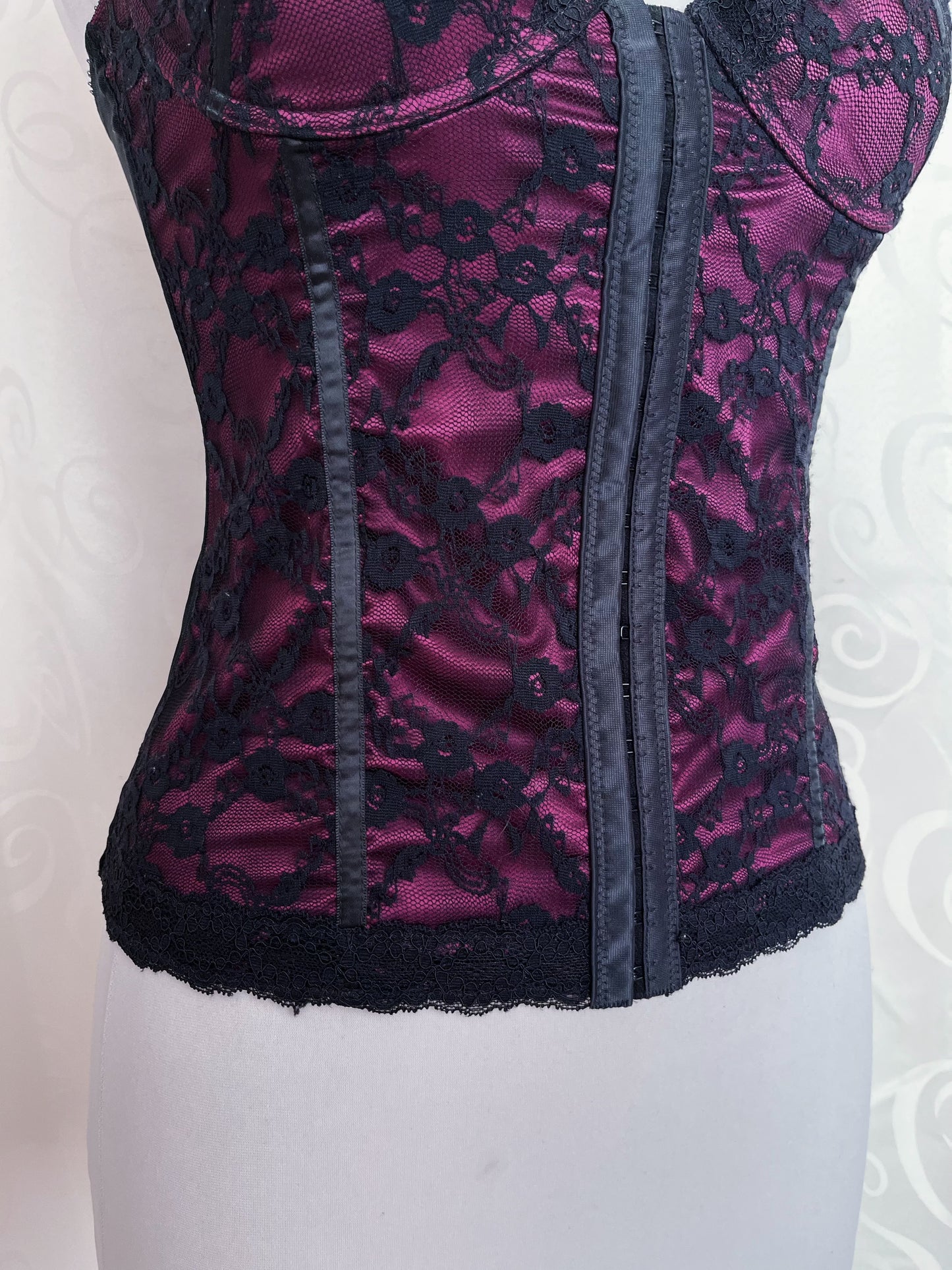 Whimsygoth / Gothic purple lacey corset 🔮