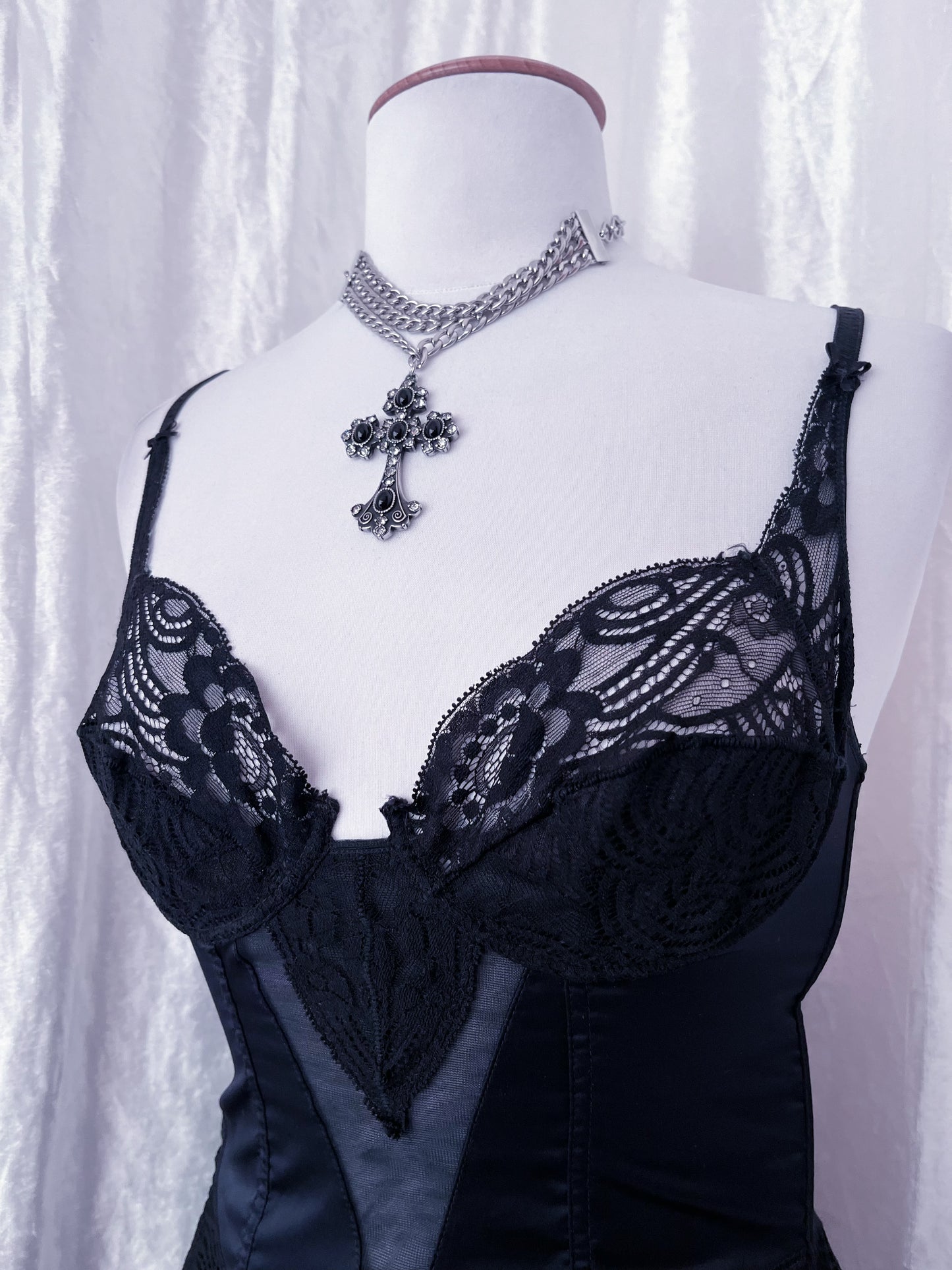 00’s Gothic lace silky corset 🕷️