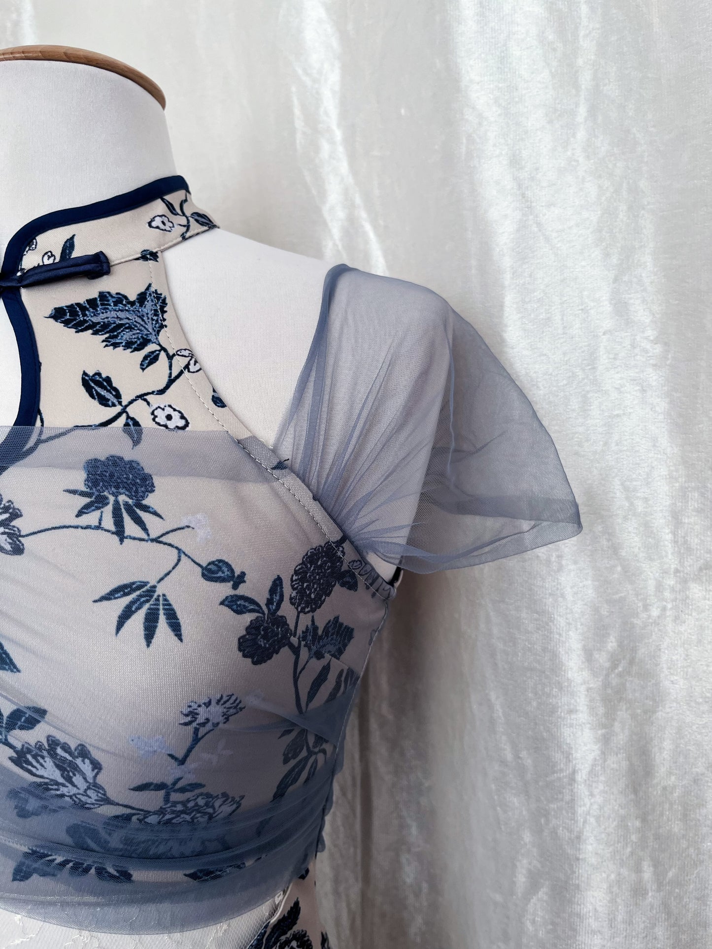 Modern beige Qipao dress with tulle & lace detail 🌀 🍥