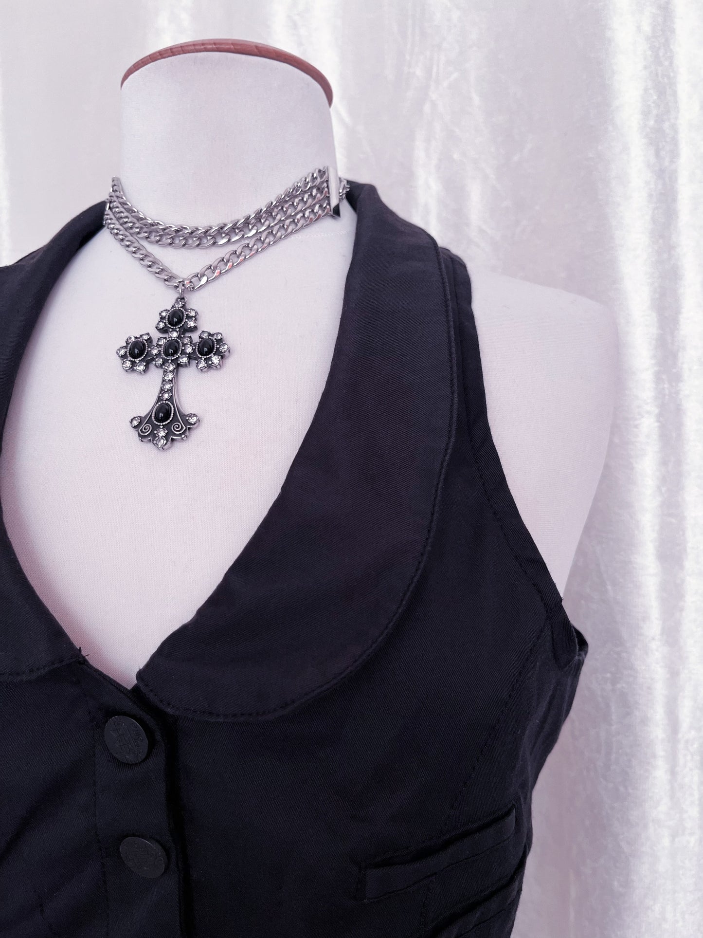 Essential black vest top 🎼