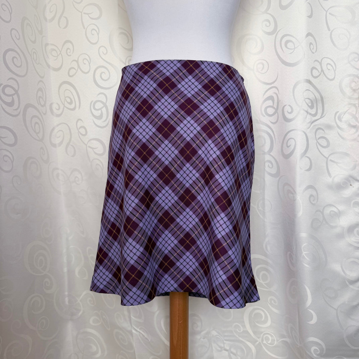 Cutest plaid midi skirt 💜🐾