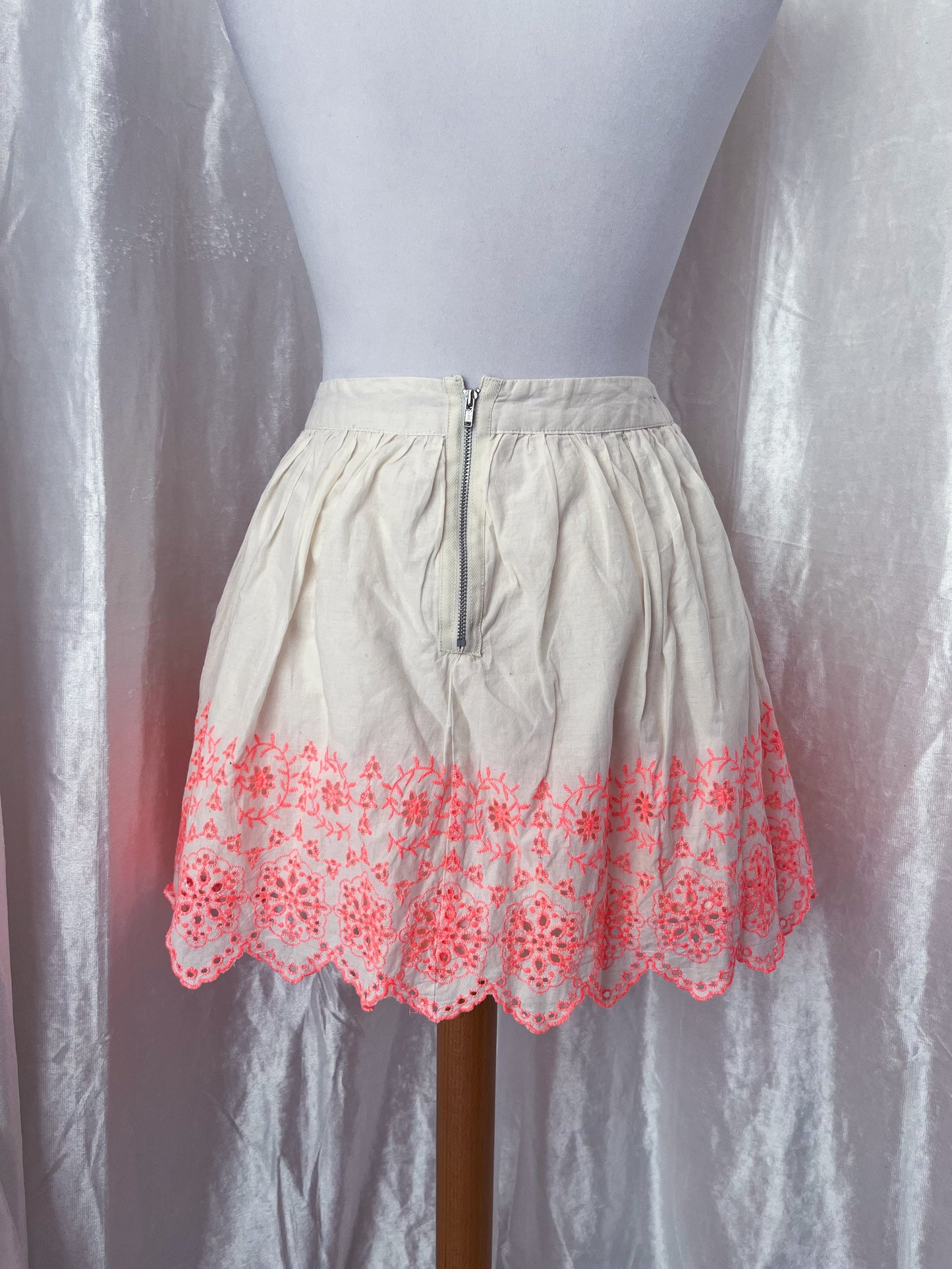 Pretty coquette skirt with embroidered details π