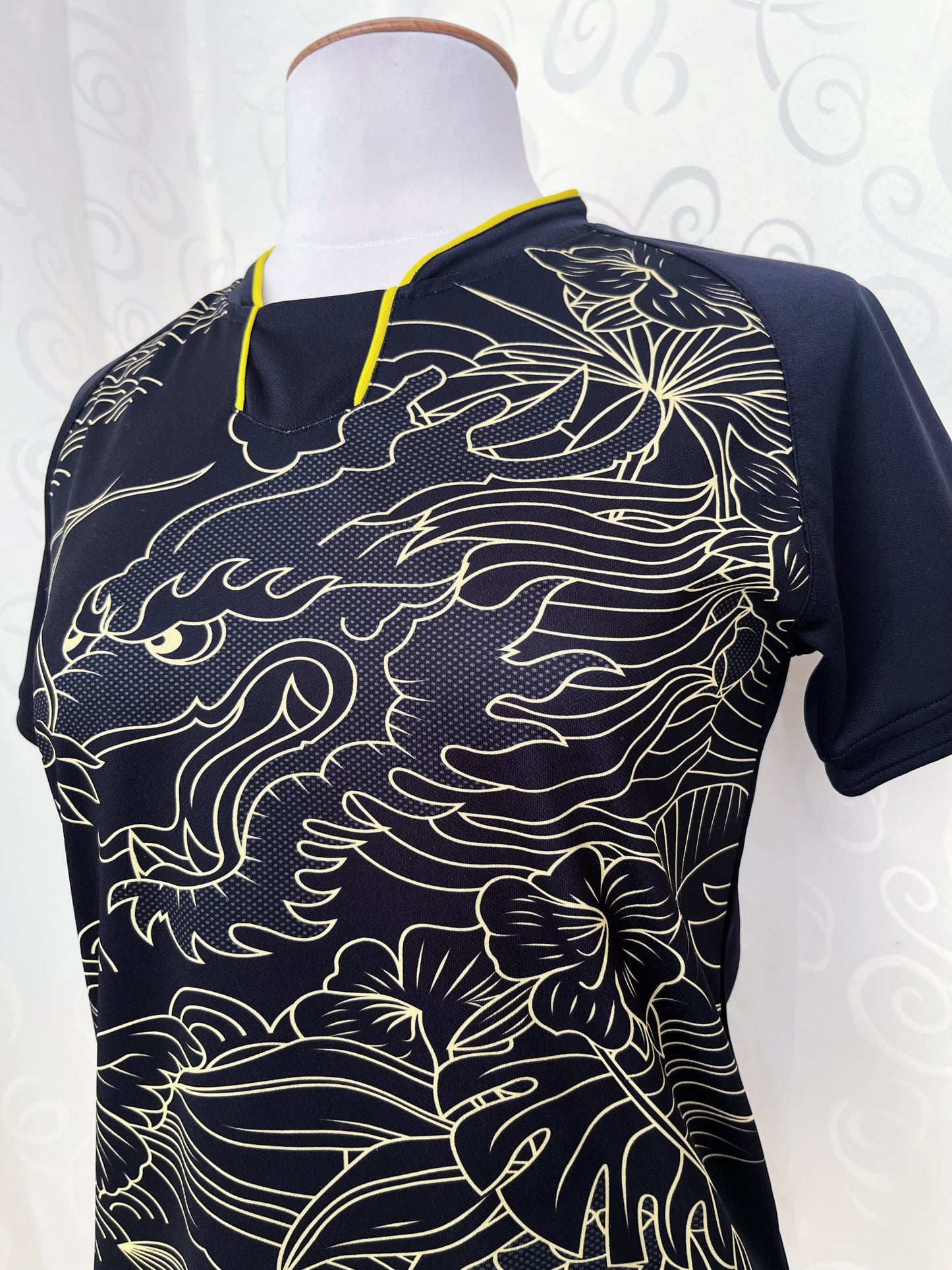 Insane black sports dragon tee 🐉
