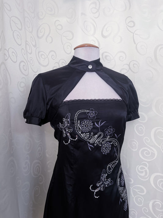 00βs Qipao style black satin dress with embroidered detail π€
