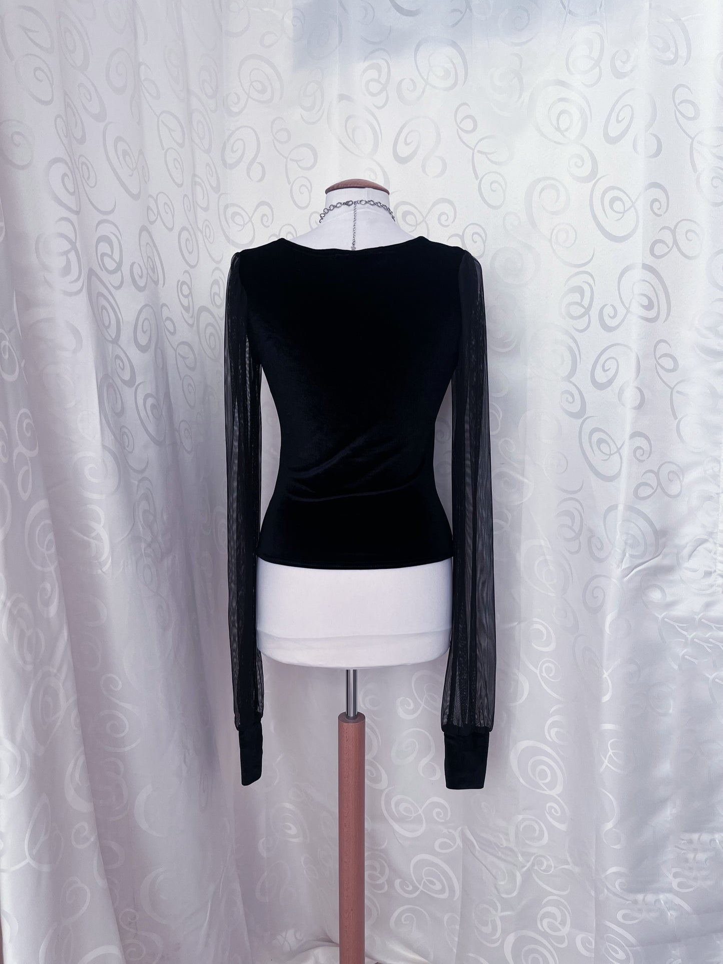 Gothic velvet top with long mesh sleeves 🦇🌑
