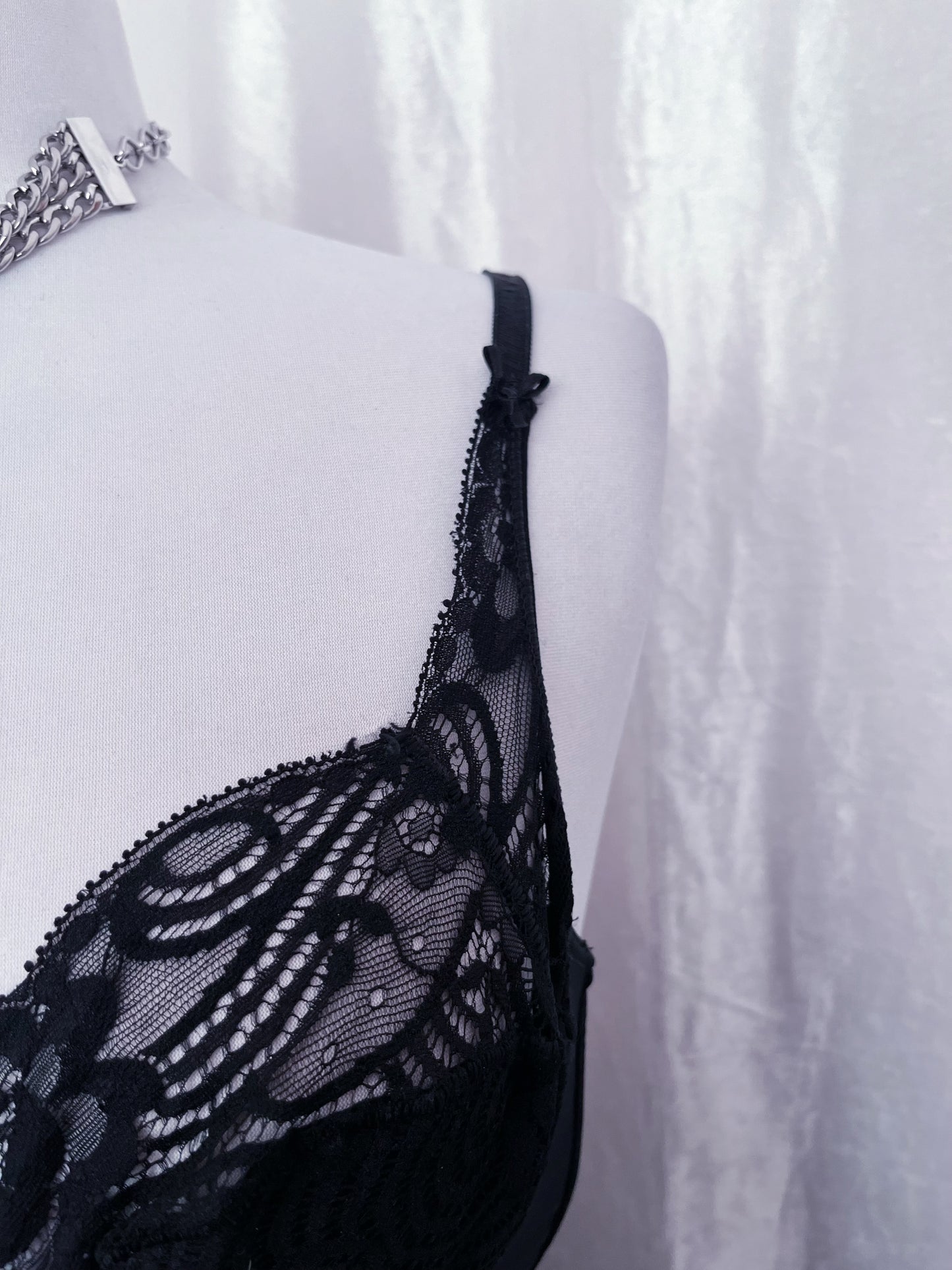 00’s Gothic lace silky corset 🕷️