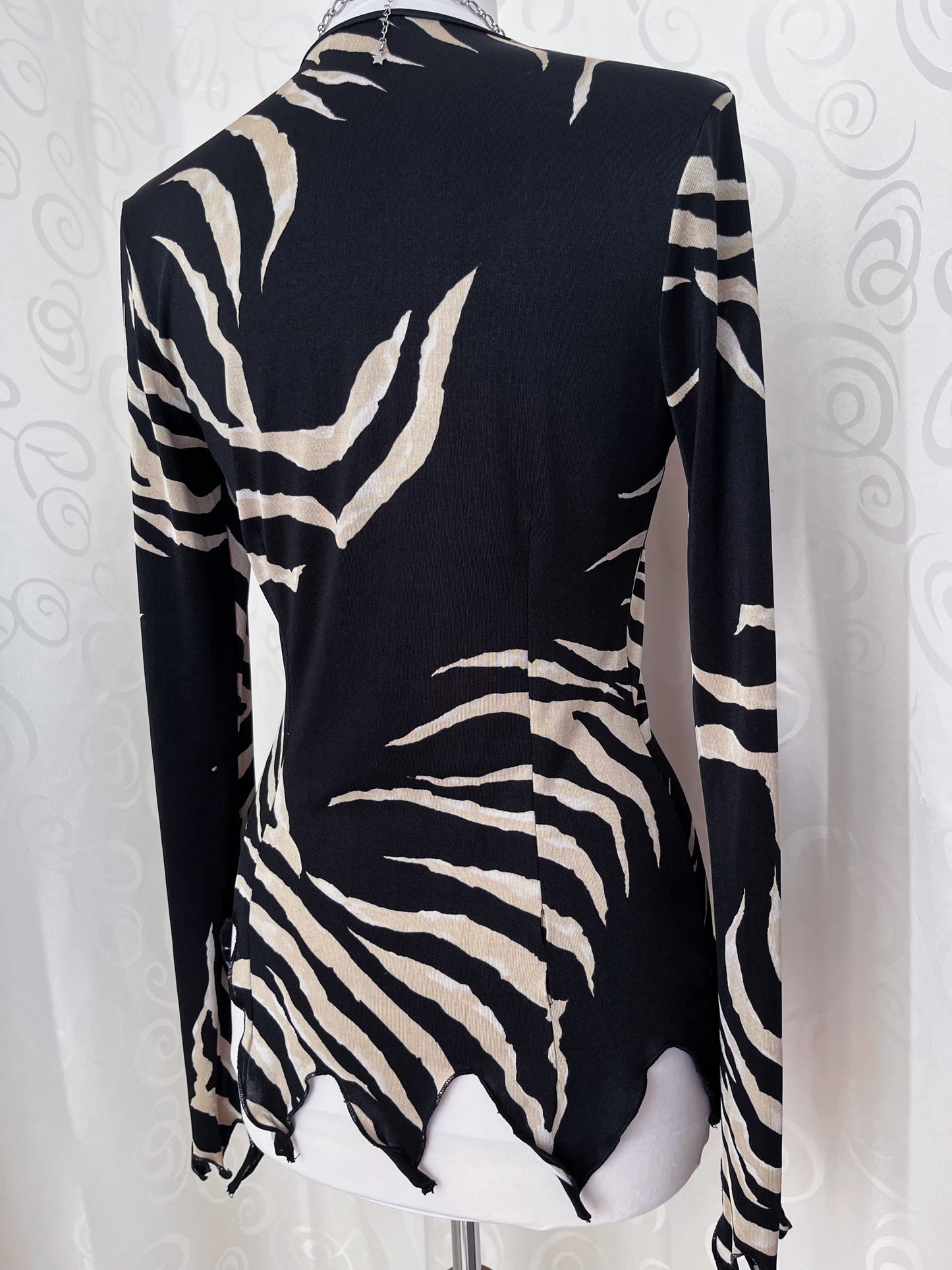 Hot zebra print asymmetrical top with lace-up detail 🦓🖤