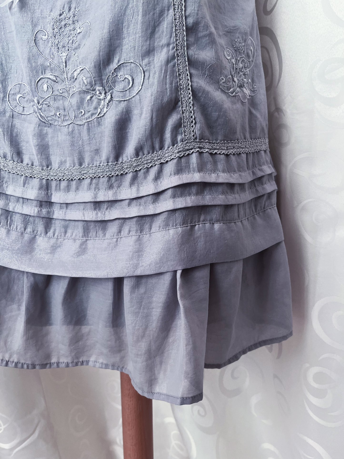 Edward Reworked 00's victorian style embroidered grey dress ✂️🏰