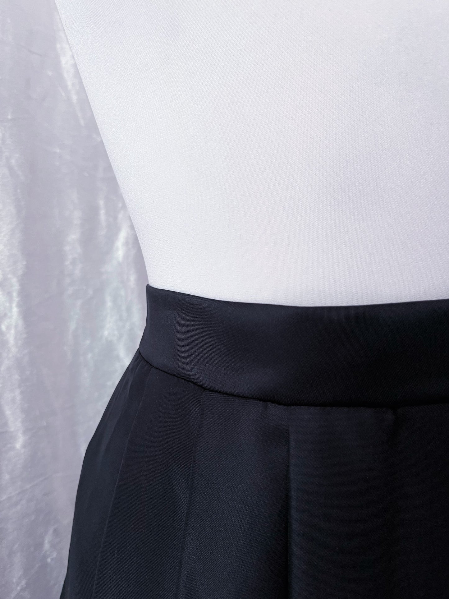 Dark coquette black skirt with lace detail 🌹