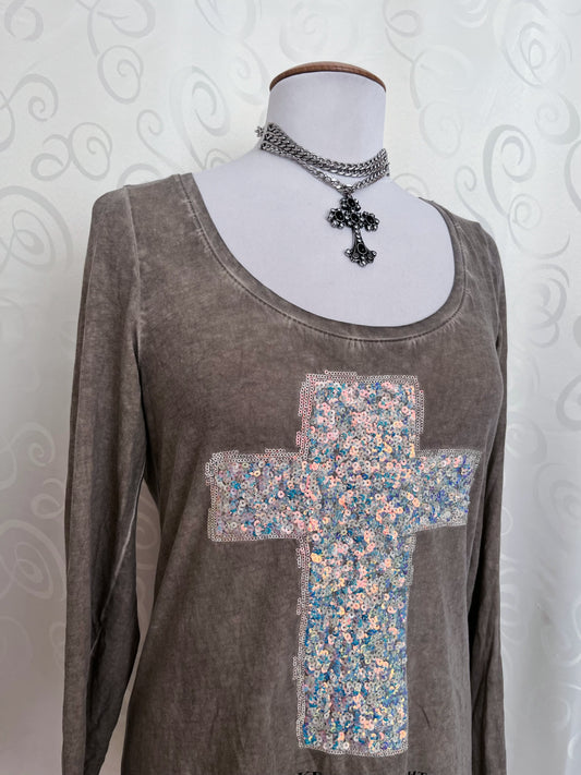 Iconic Y2K sequin cross top β¨βοΈ