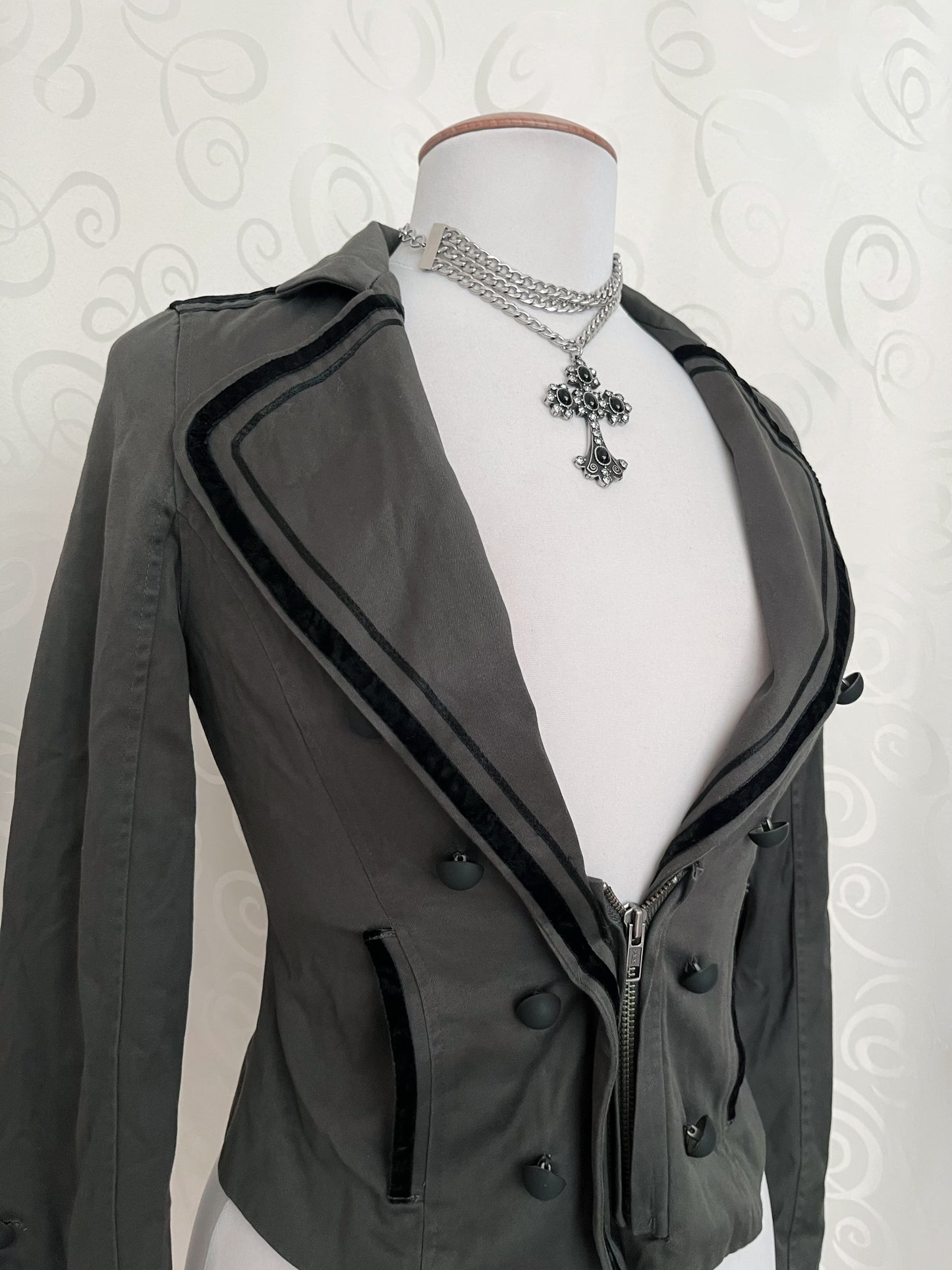 Saints & Mortals vintage deadstock zip-up khaki blazer with velvet details 🐍