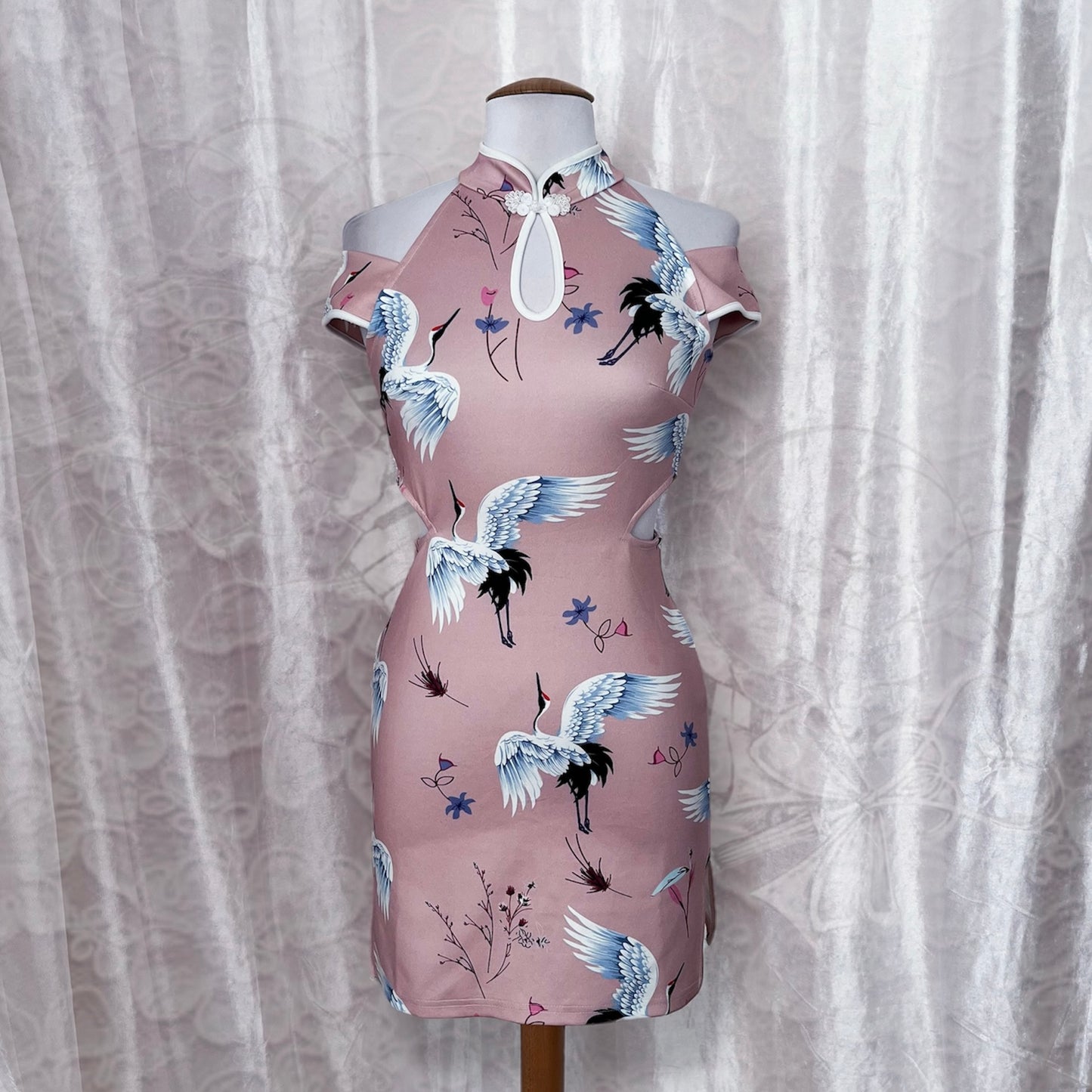 Chinese Modern pink Qipao dress with cutout details 🎀🍥