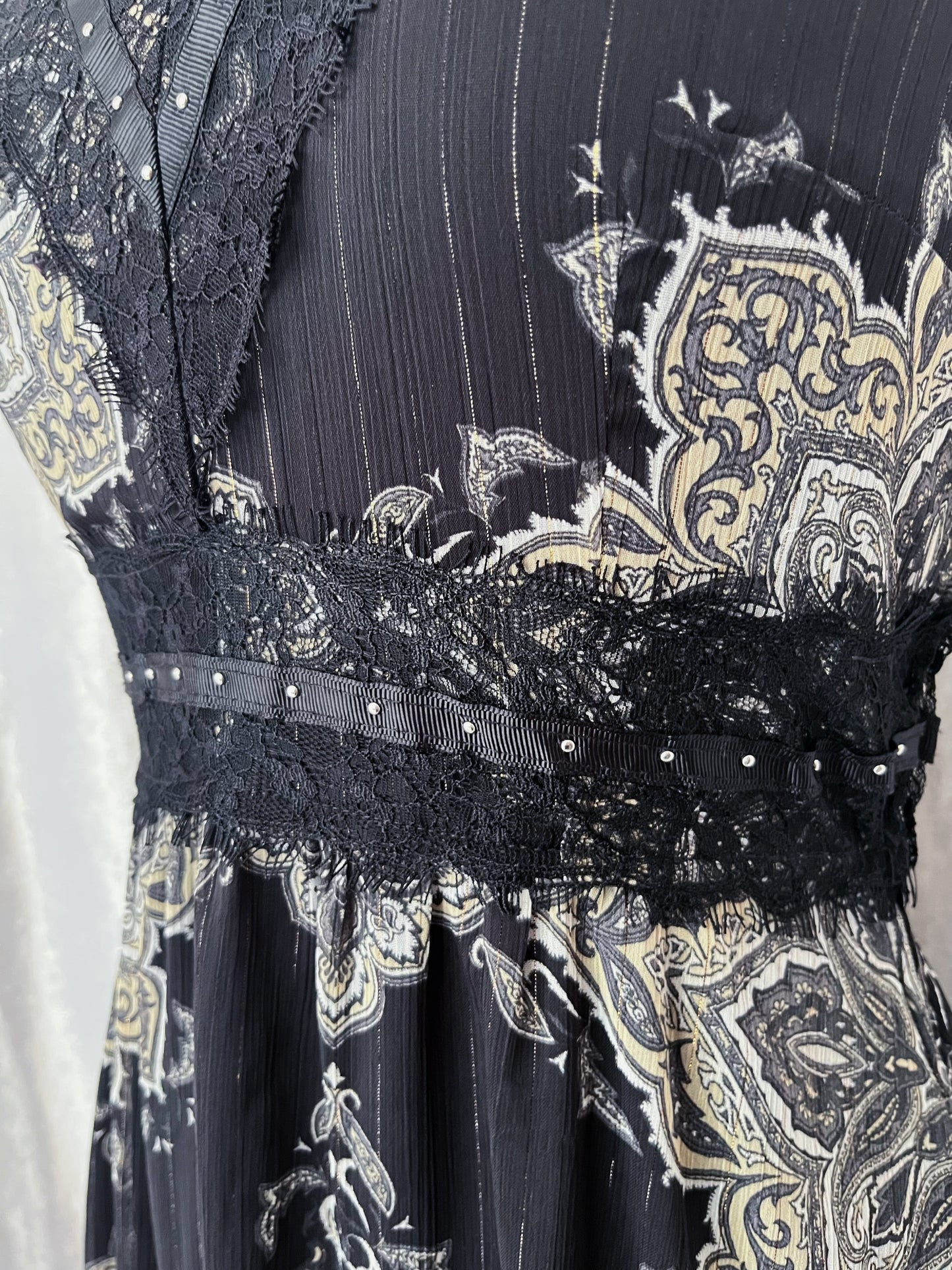 00's Orsay mesh dress with black lace detail 🕷️🍃