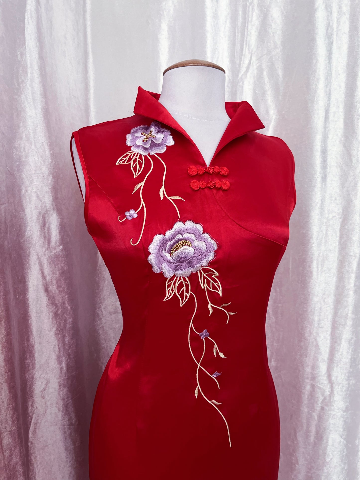 Stunning red Qipao/Cheongsam red dress with embroidery details 🍡👹
