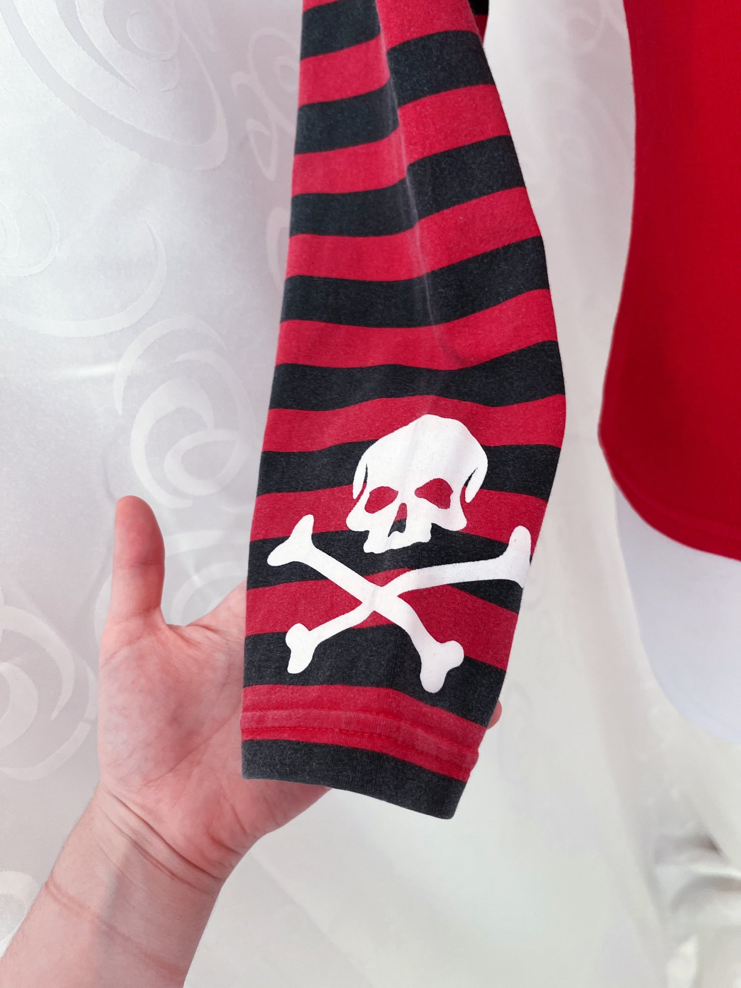 00’s emo red top with striped sleeves & skull prints on front & sleeves 💀☠️