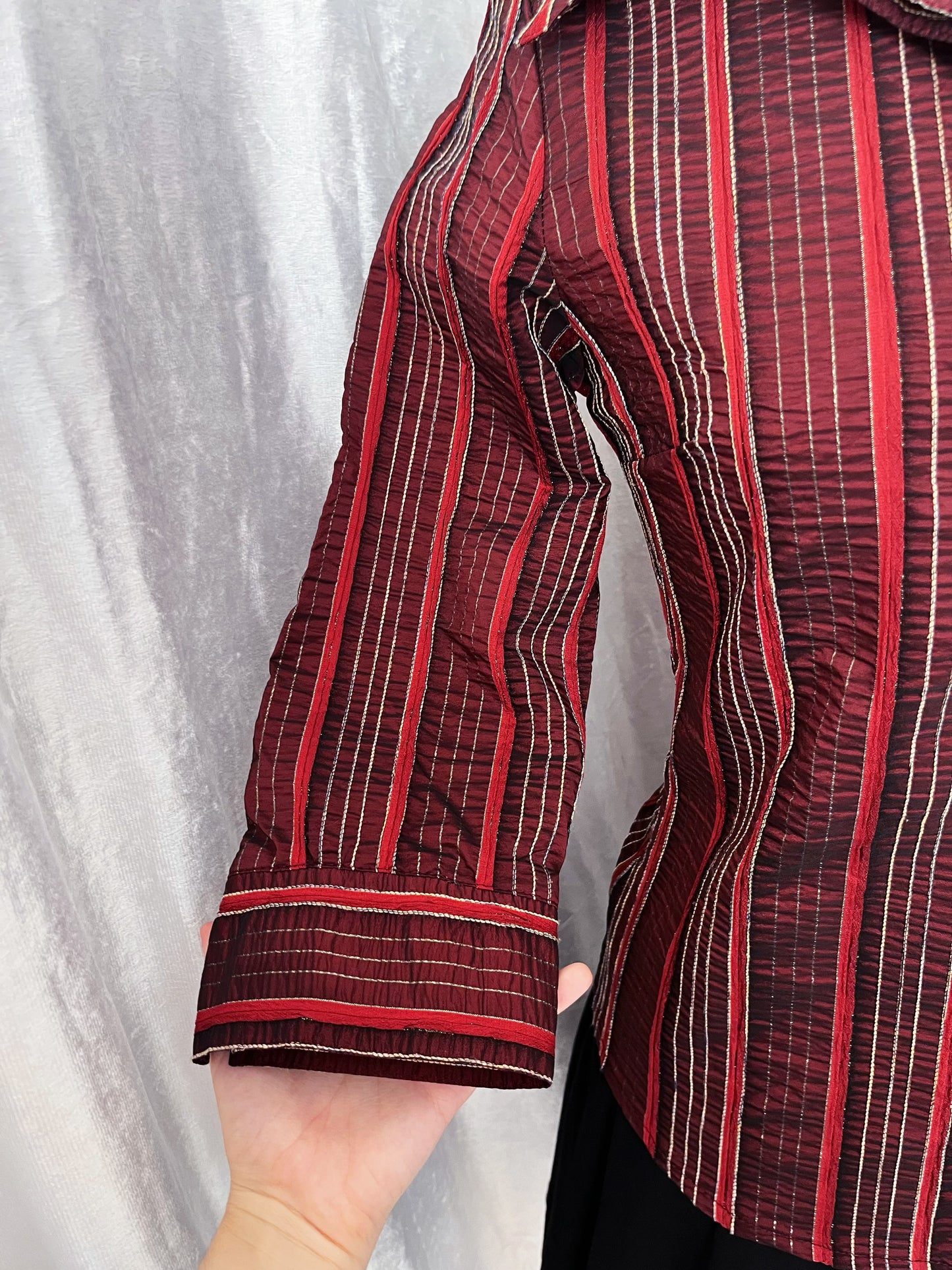 00’s Alt red striped shirt 🍒