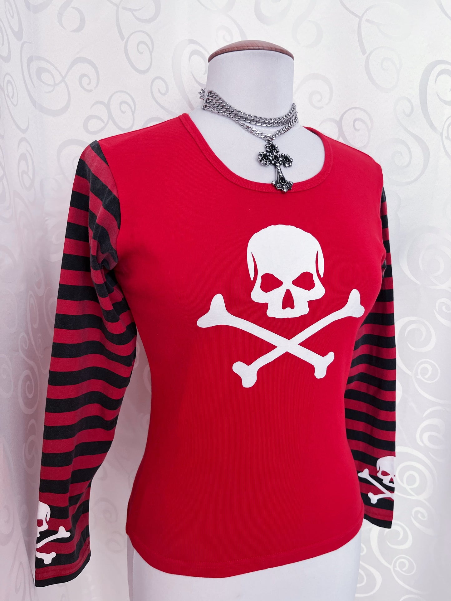 00’s emo red top with striped sleeves & skull prints on front & sleeves 💀☠️
