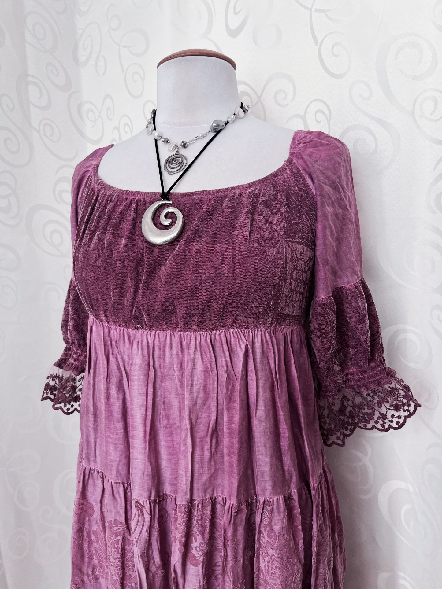 Beautiful whimsy medieval style rose off-shoulder dress 🎀🗡️