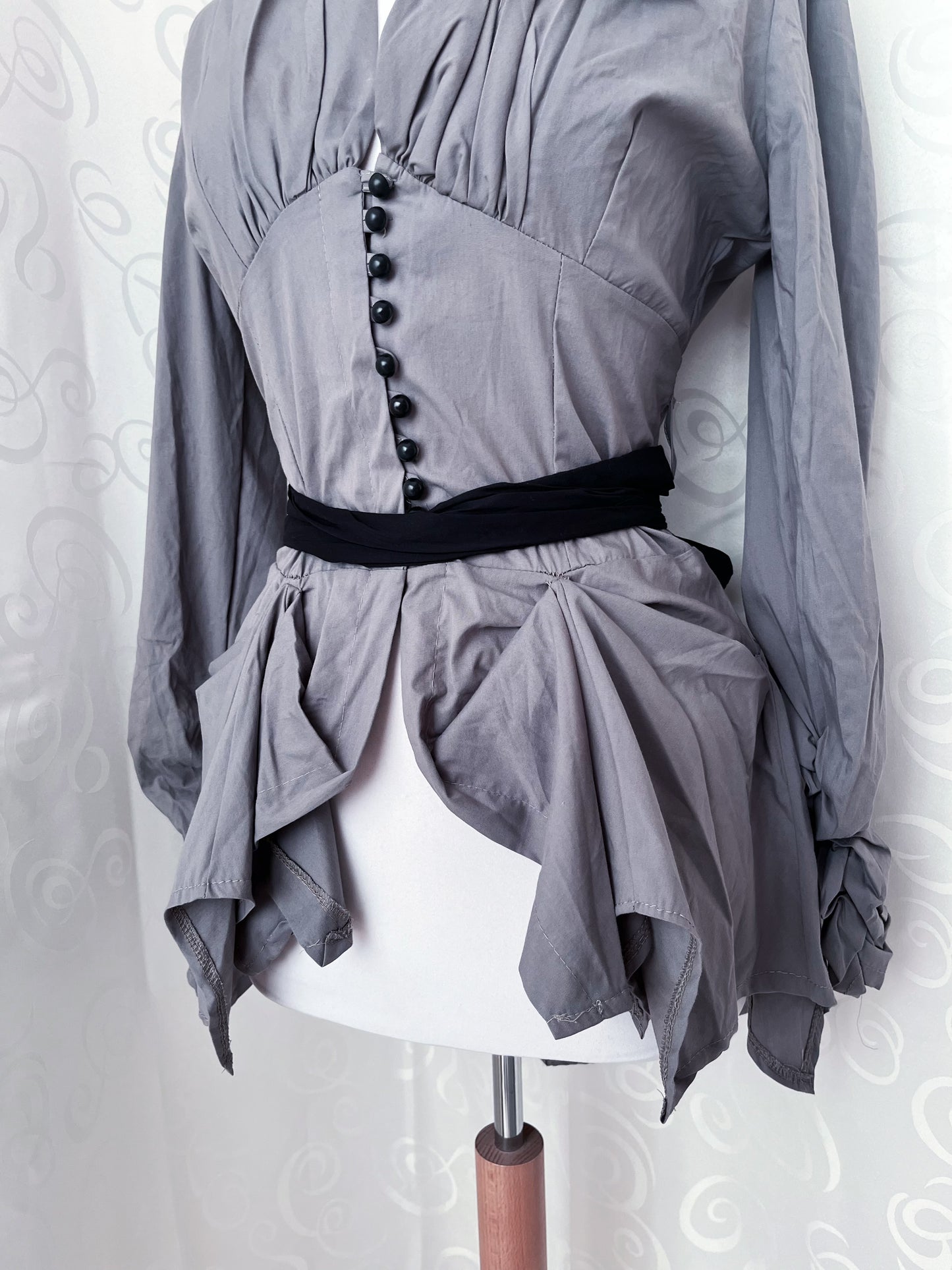 00’s deadstock gothic grey shirt 👻🌀