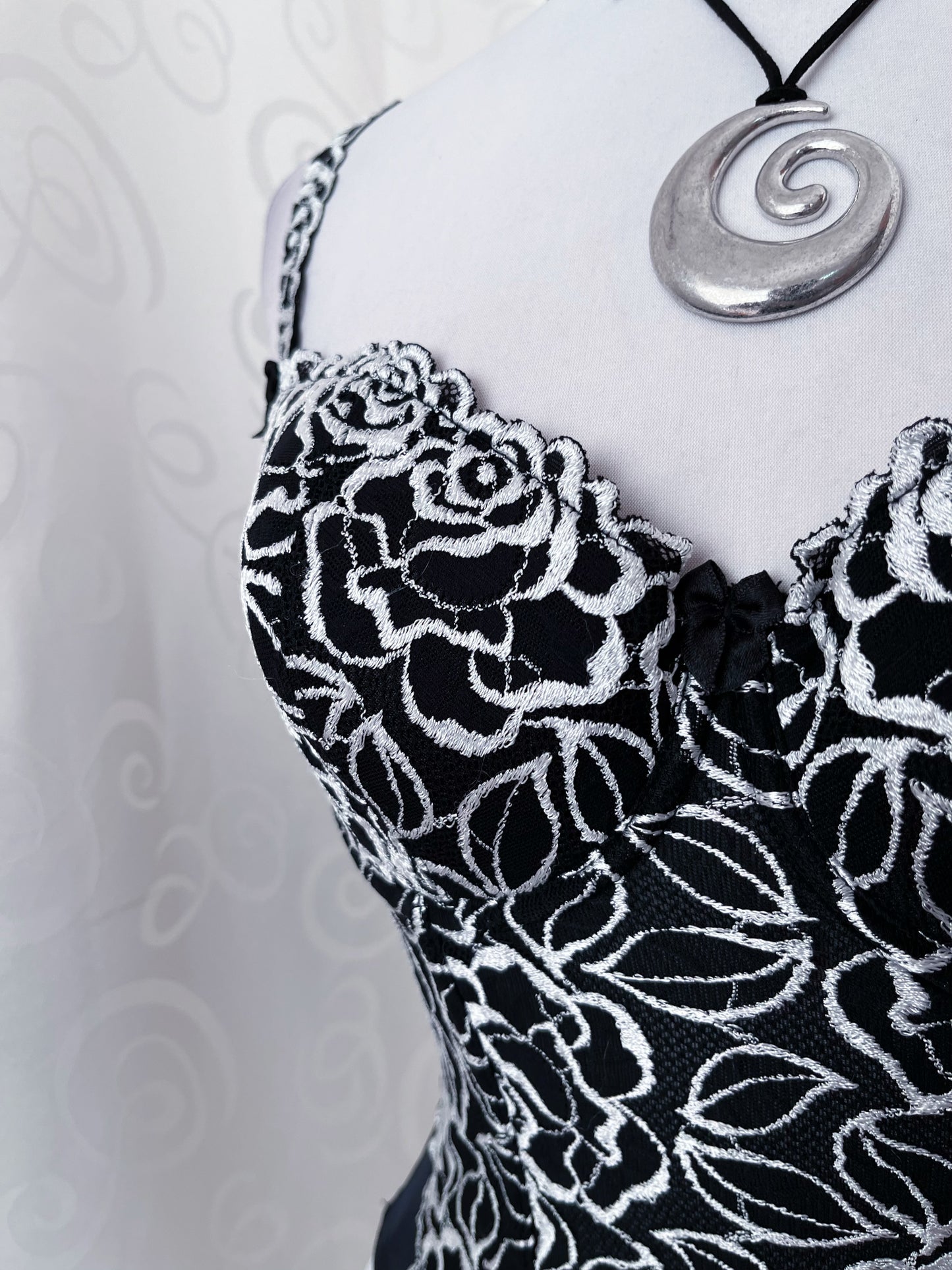 00’s whimsygoth embroidered corset 🪽🌀