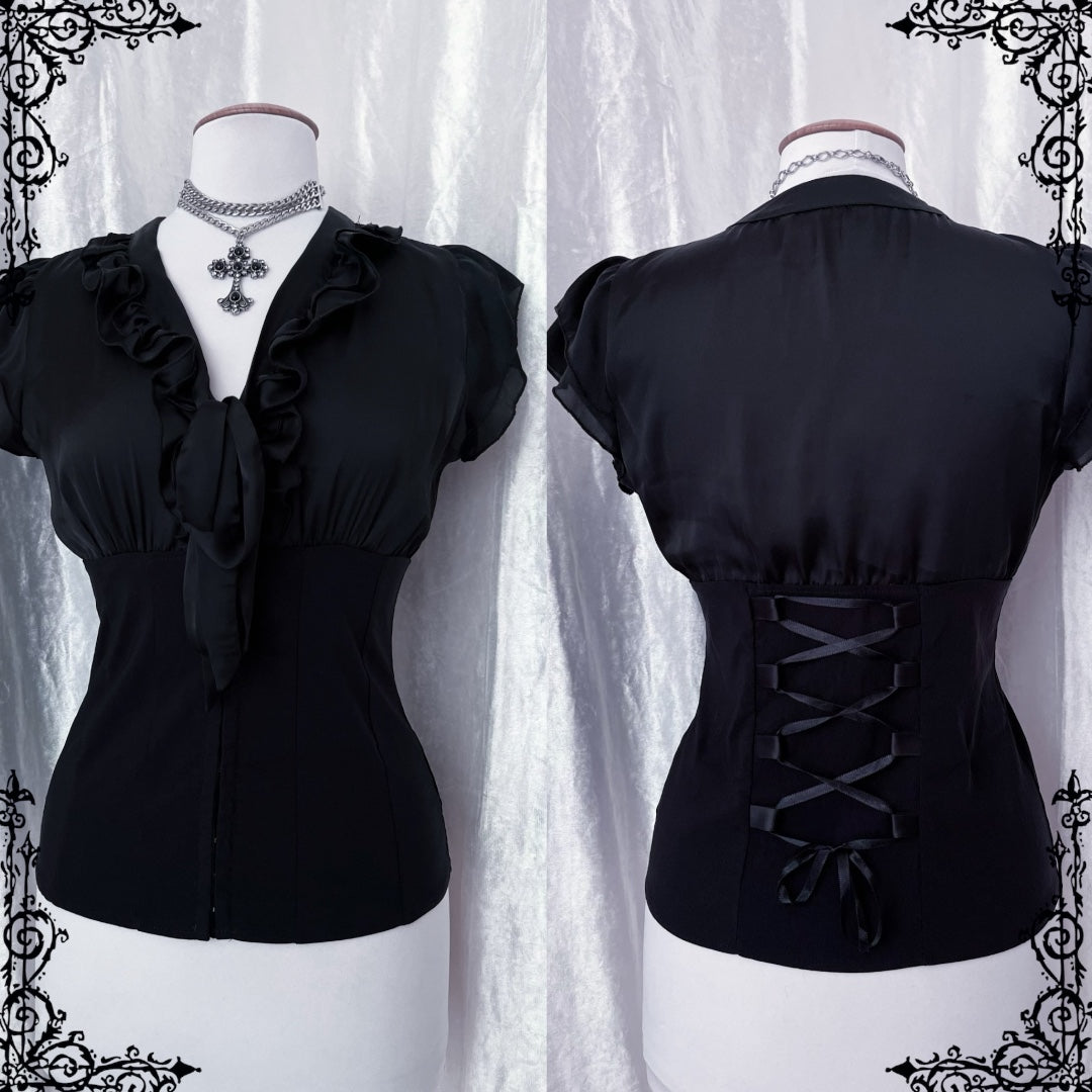 00’s Clockhouse Gothic shirt that closes with clasps and lace up back detail 🦇