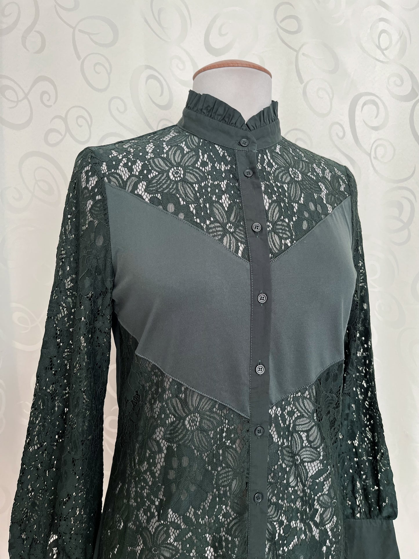 Gothic dark green lacey shirt 🧚🏾☠️