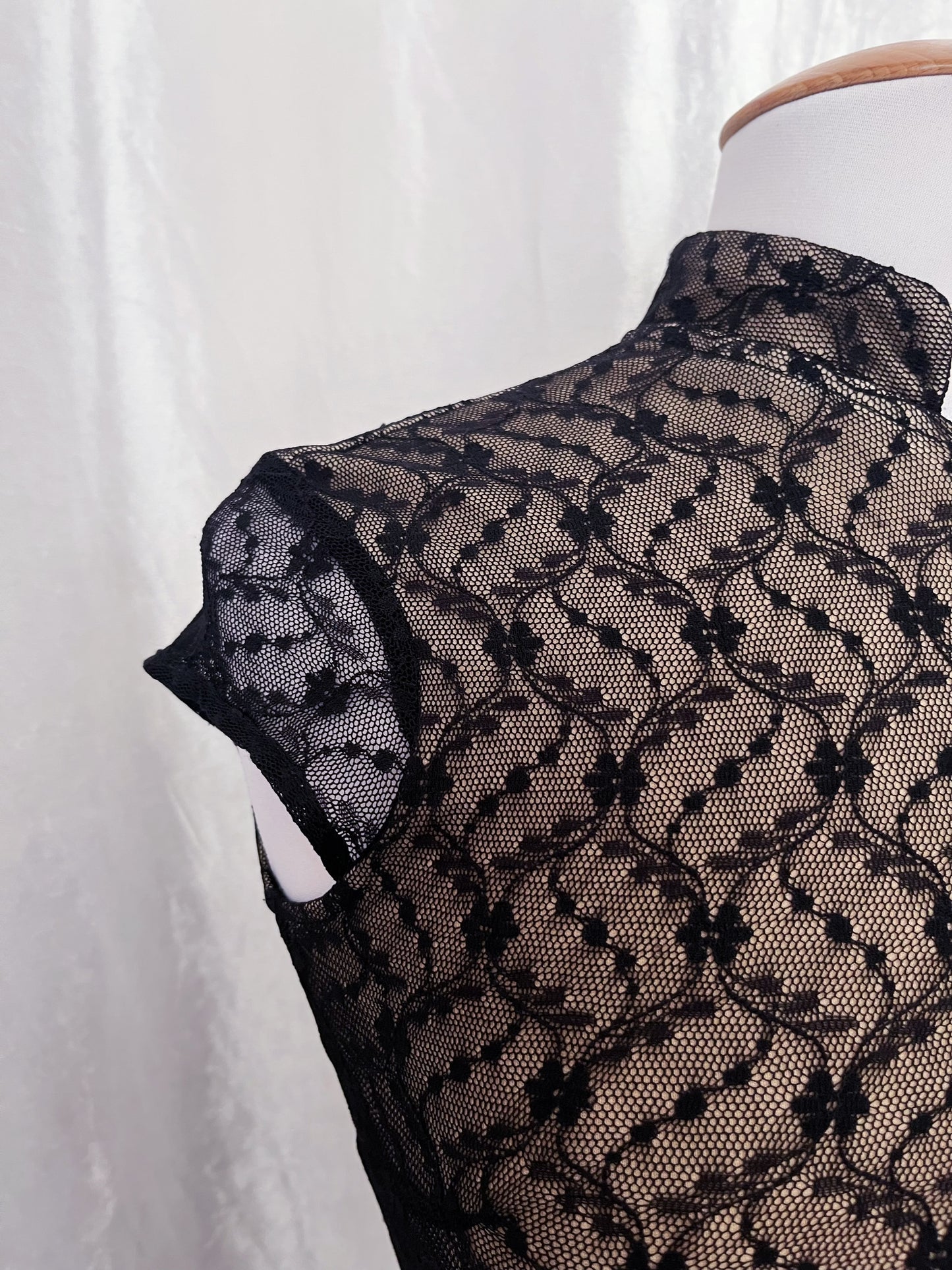 00's Qipao Asian style golden brown lace dress 🐉
