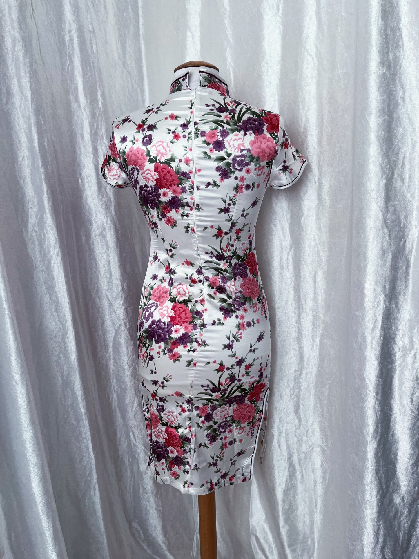 Modern white floral Qipao dress 🪷