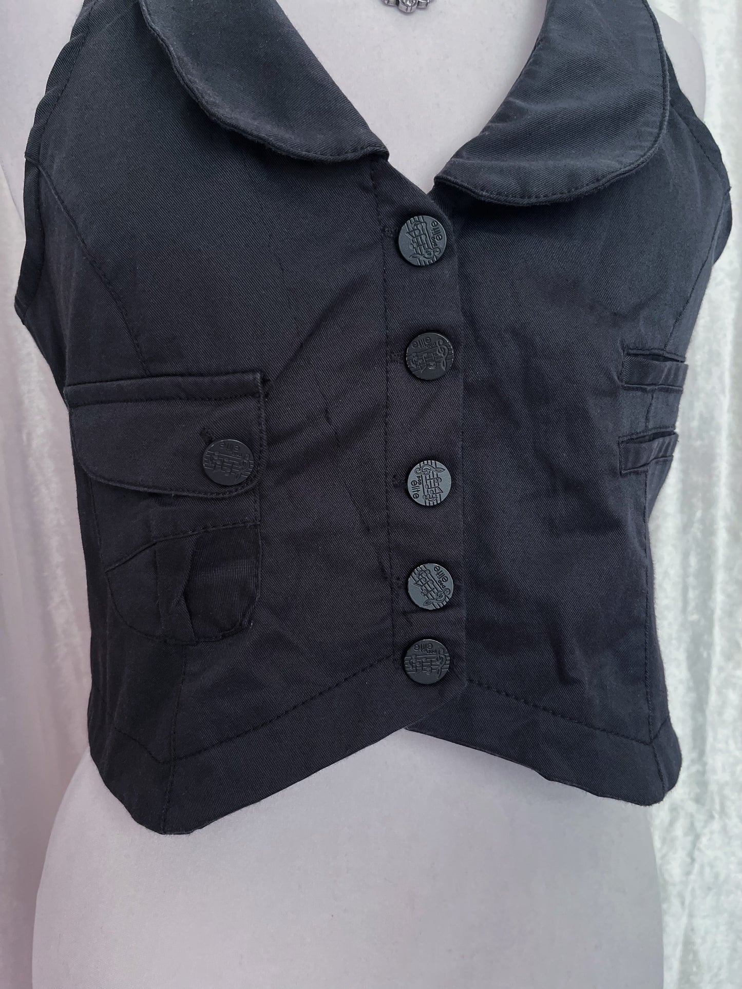 Essential black vest top 🎼