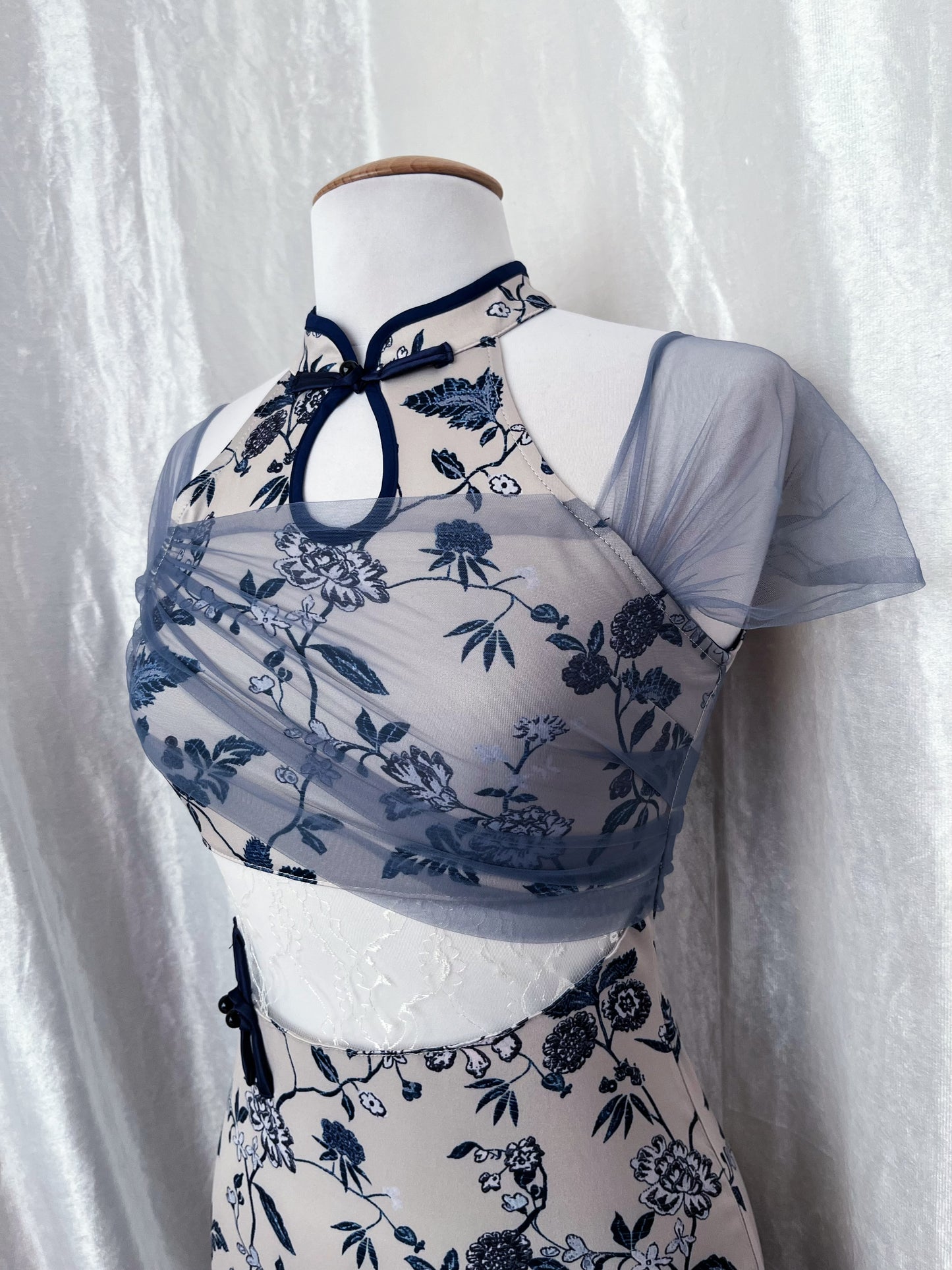 Modern beige Qipao dress with tulle & lace detail 🌀 🍥