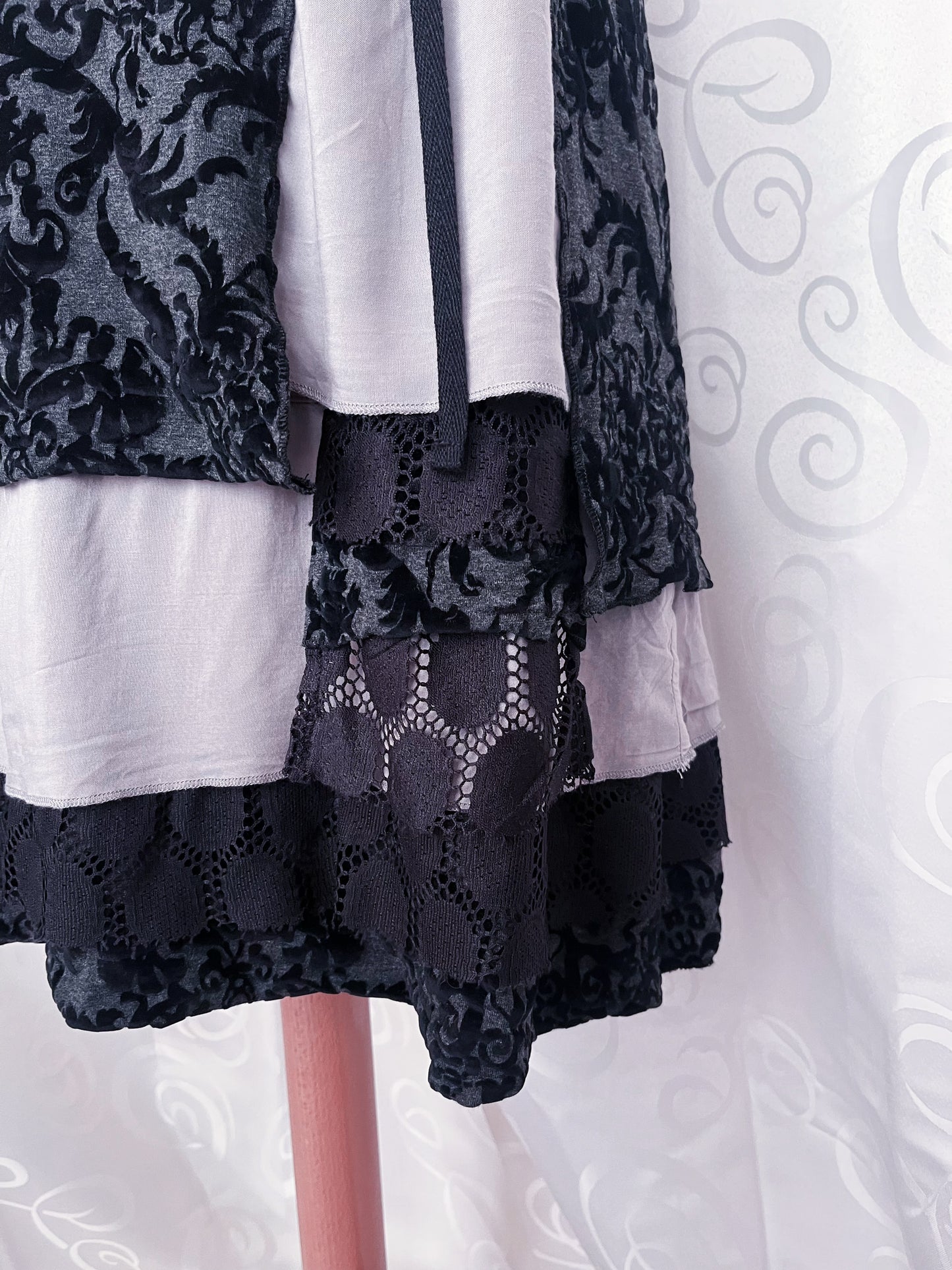 00’s gothic grey skirt with lace-up & velvet embossed details 🕷️