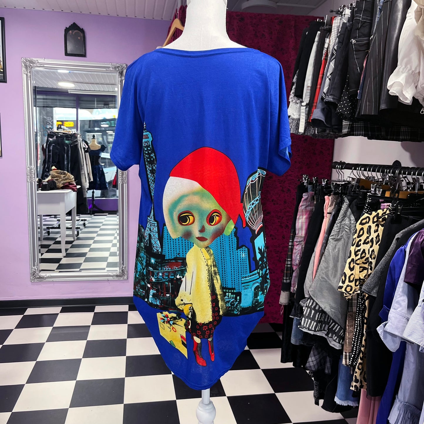 Twee Blythe in Paris oversize tee ๐