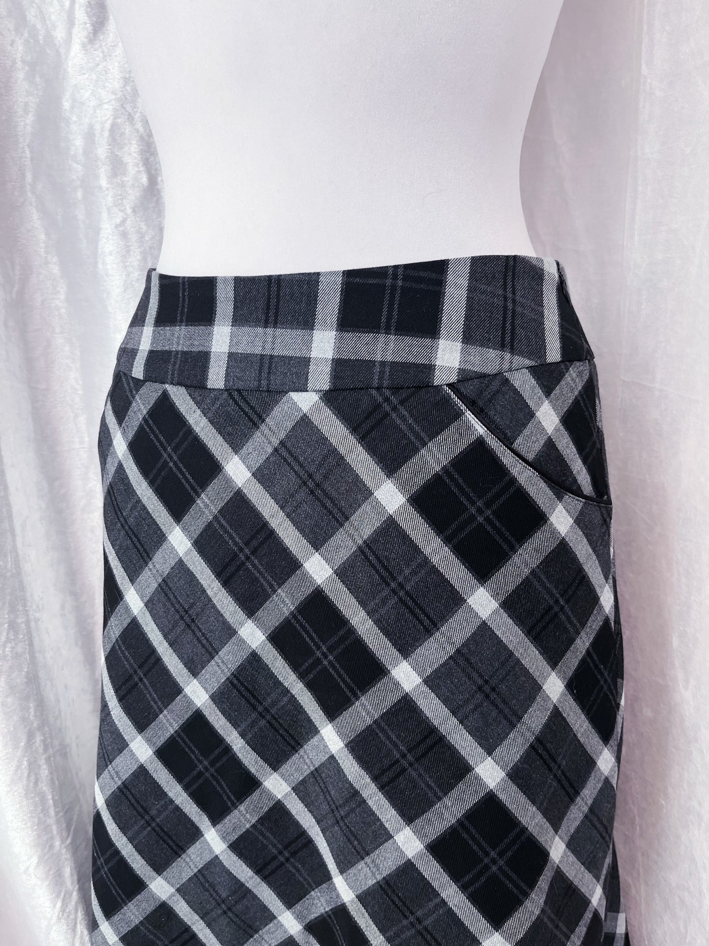 Orsay plaid grey office skirt with pockets on the side ✨
